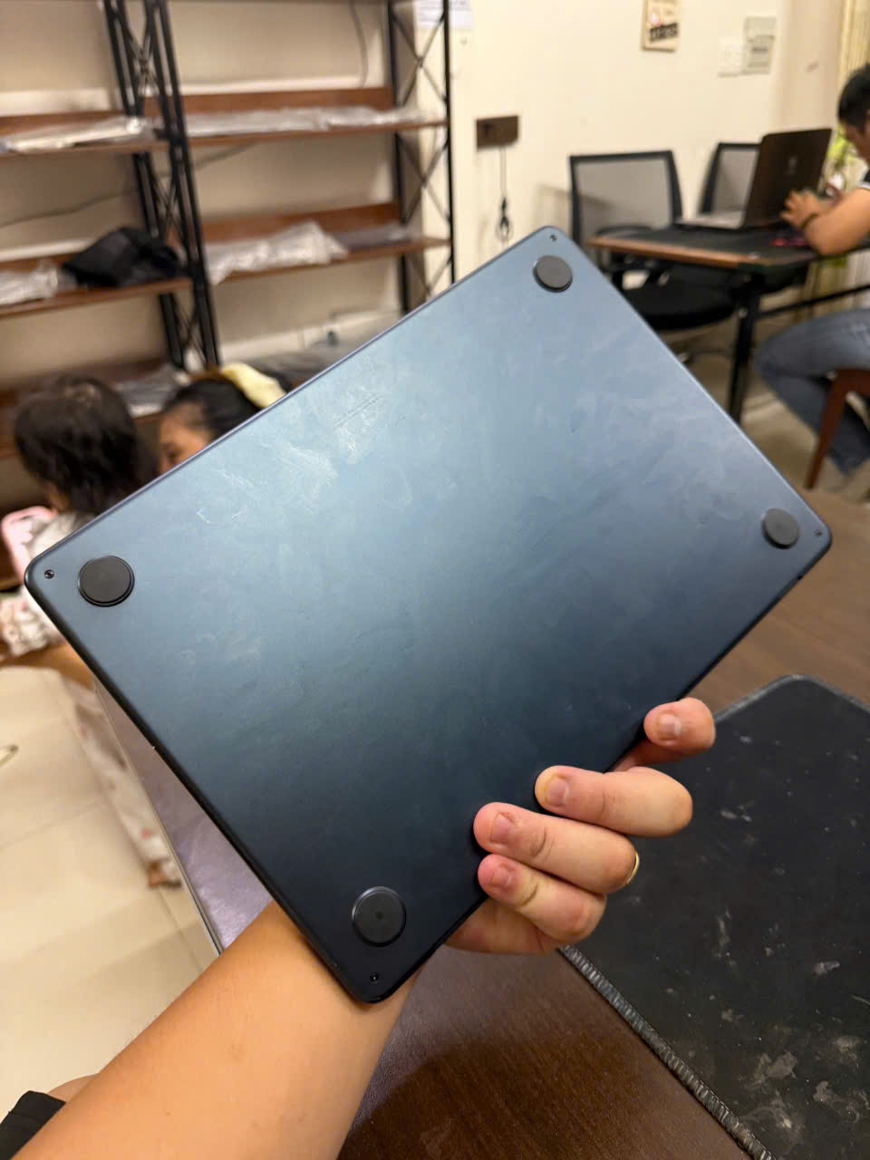 MACBOOK air M2 2022 sang xịn màu Midnight đẹp - Hình ảnh 2