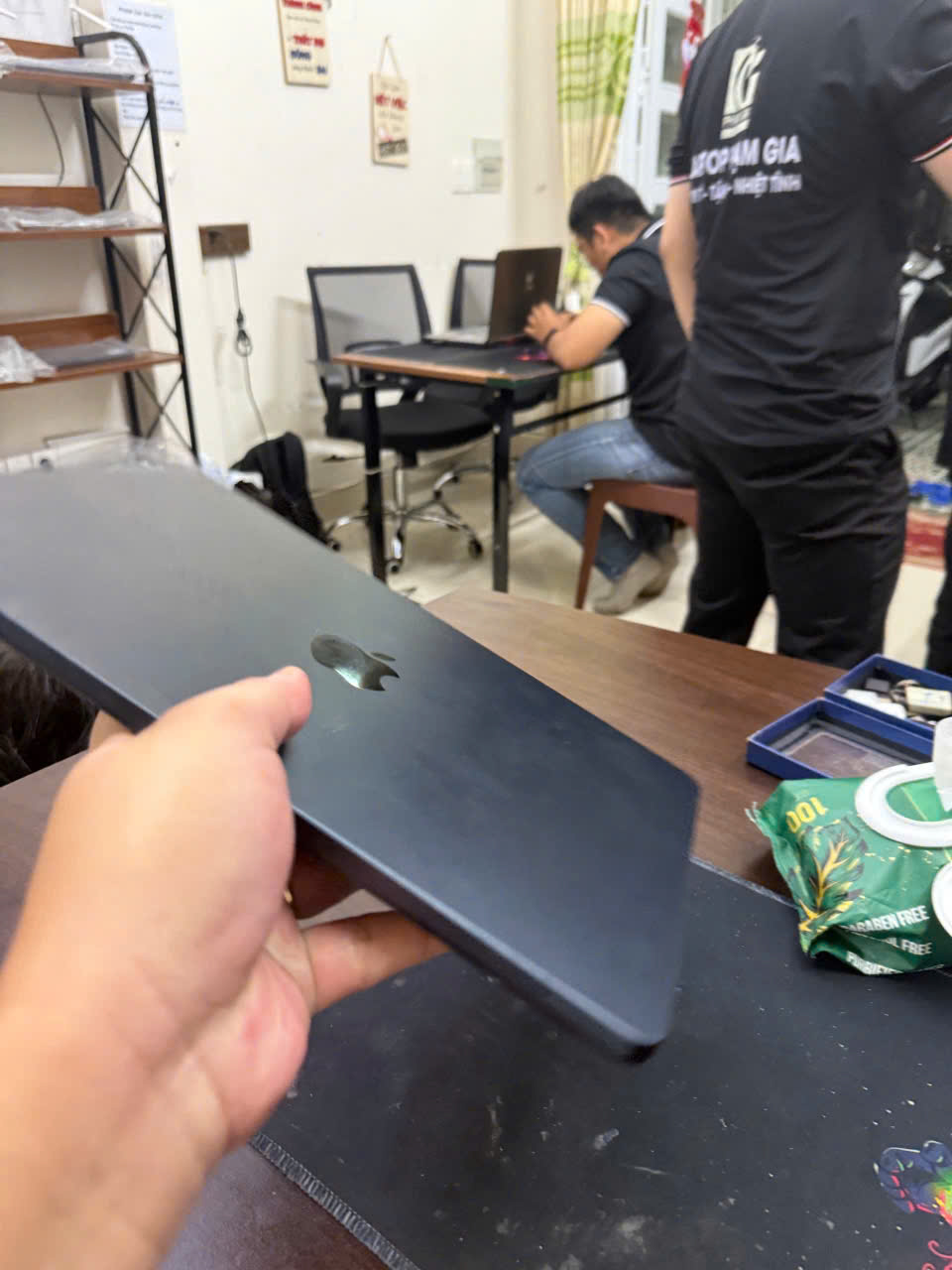 MACBOOK air M2 2022 sang xịn màu Midnight đẹp - Hình ảnh 5
