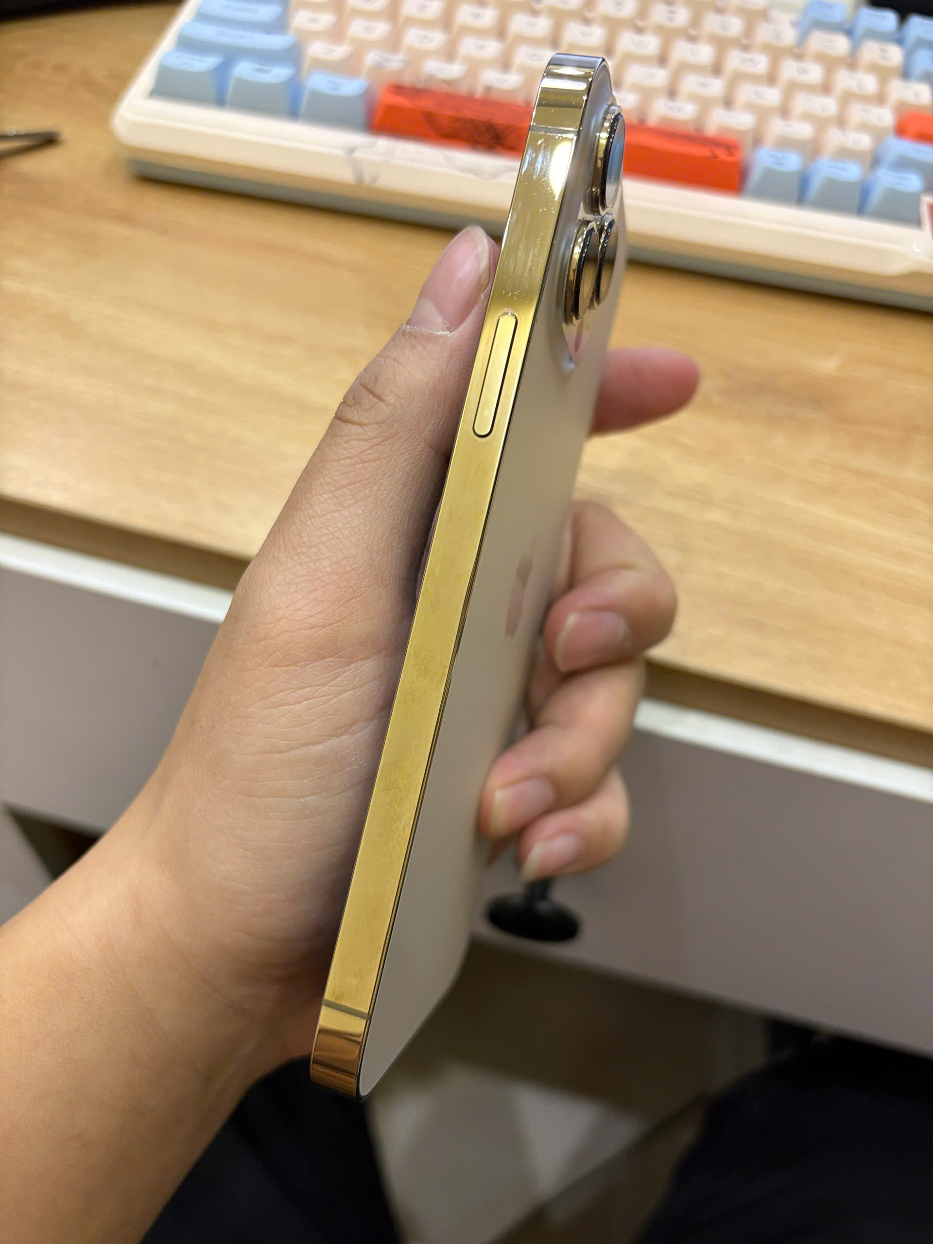 ĐIỆN THOẠI 13PRM GOLD 128GB - Hình ảnh 2