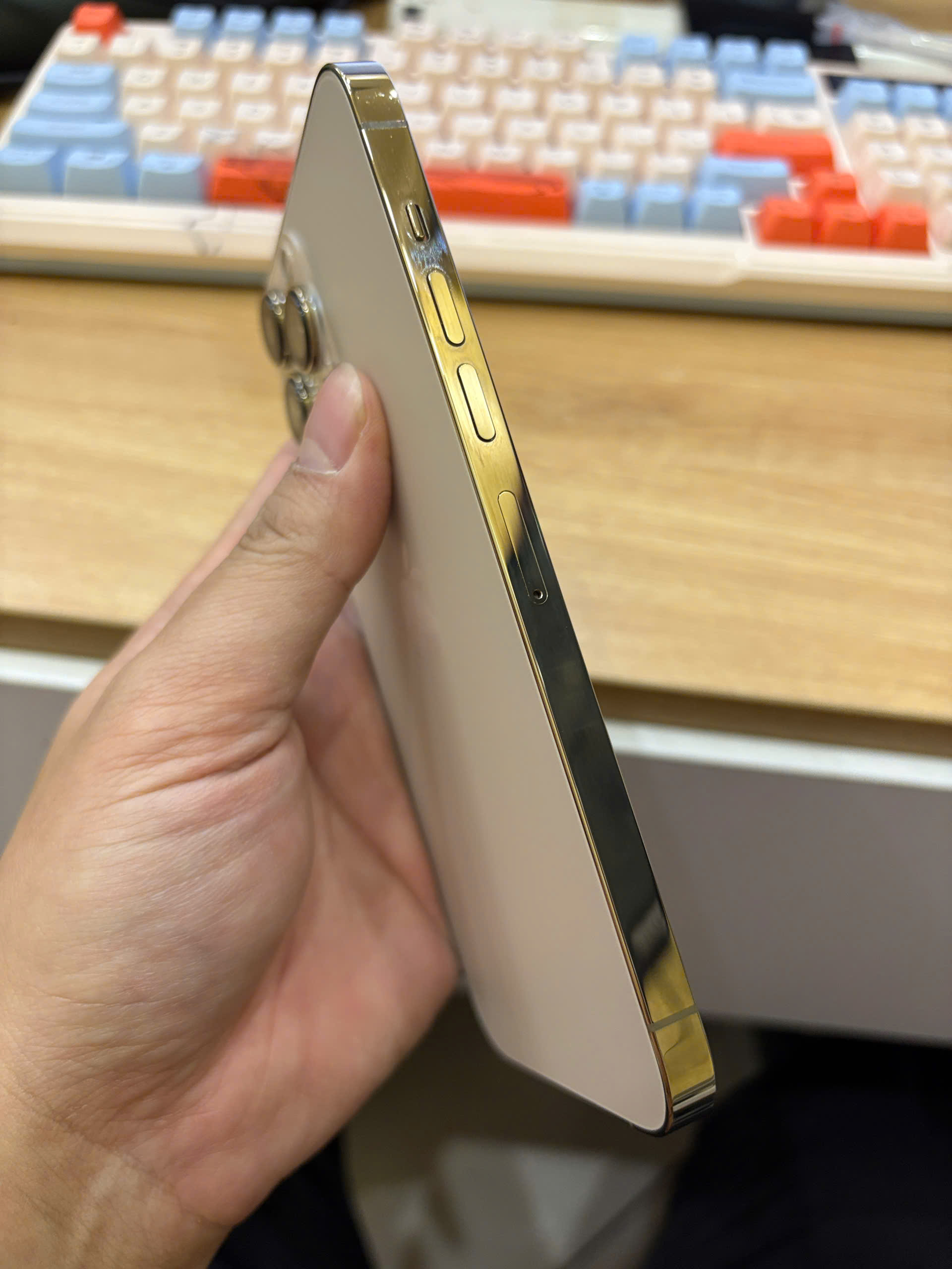ĐIỆN THOẠI 13PRM GOLD 128GB - Hình ảnh 4