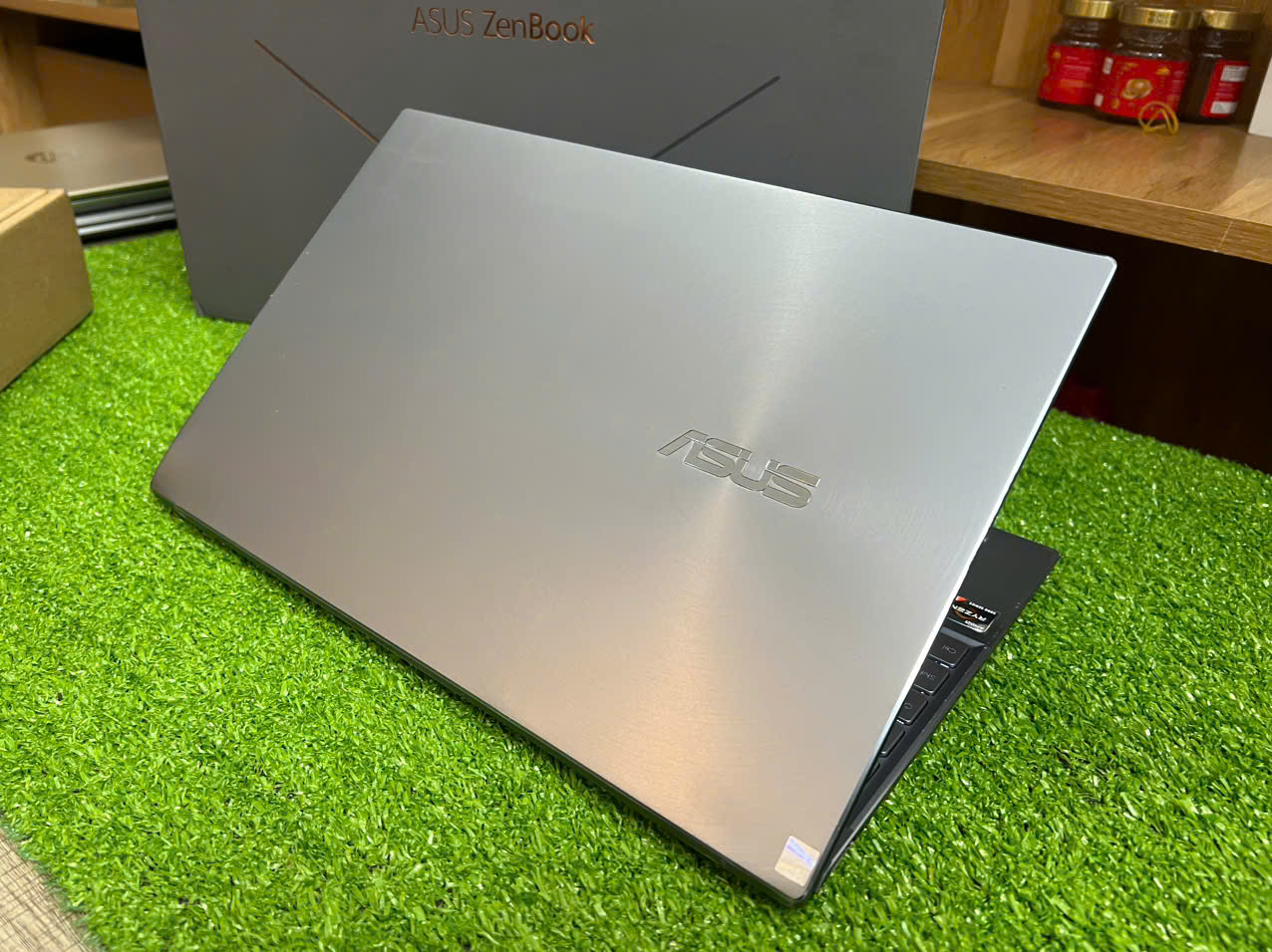 LAPTOP Asus ZenBook UX425UG_Q408UG Thiết kế sang chảnh nhỏ gọn vỏ nhôm nguyên khối chỉ nặng 1,2kg - Hình ảnh 2