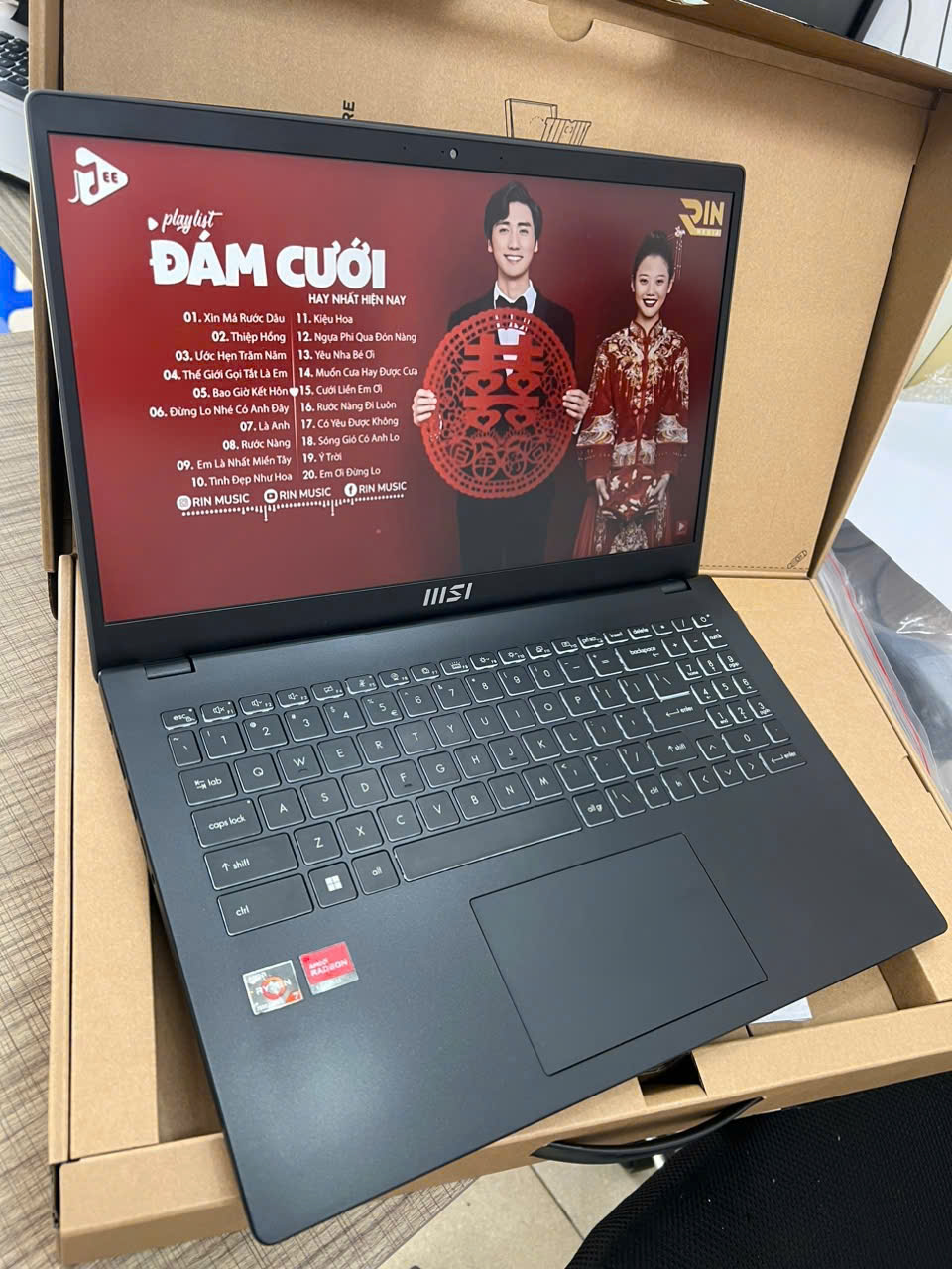 MSI Modern 15 máy đẹp zin tem hãng - Hình ảnh 9