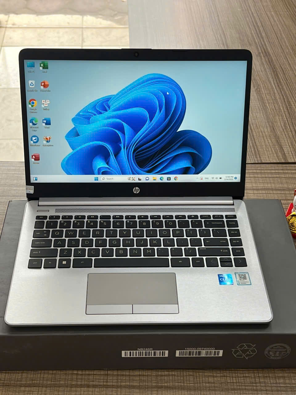 HP 240G8 Notebook máy mỏng nhẹ nhỏ nhắn, màu trắng đẹp xinh - Hình ảnh 4