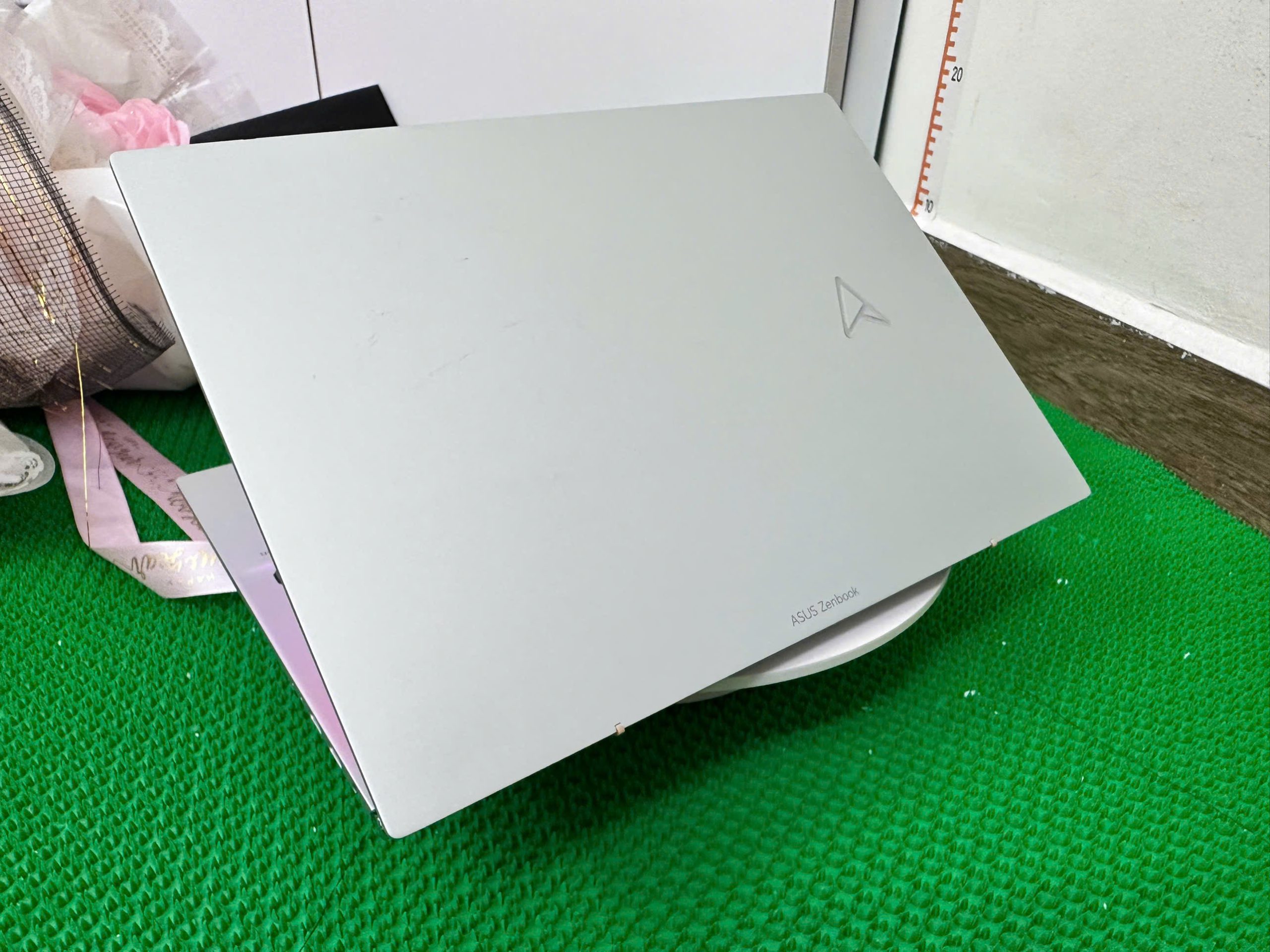 Siêu phẩm cực mỏng nhẹ Asus zenbook S13 UM5302TA - Hình ảnh 3