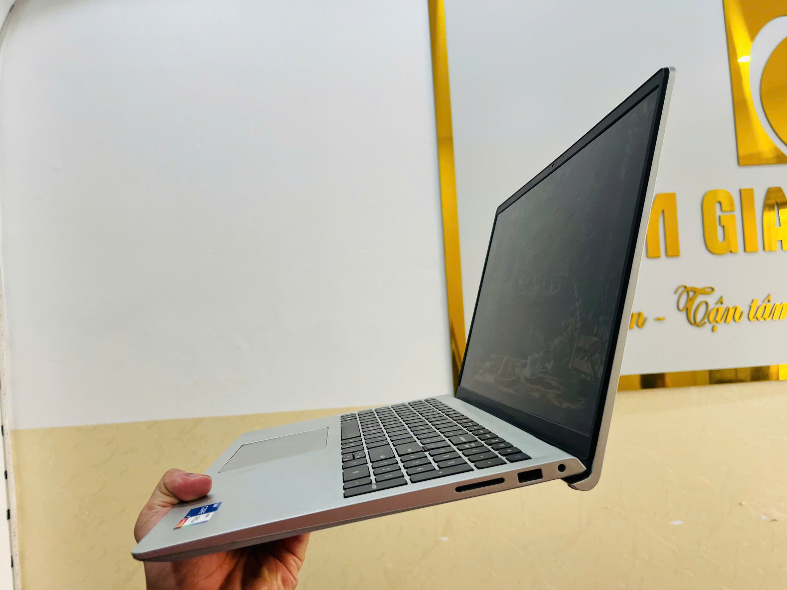 Dell Inspiron 3511 ngoại hình đẹp - Hình ảnh 2