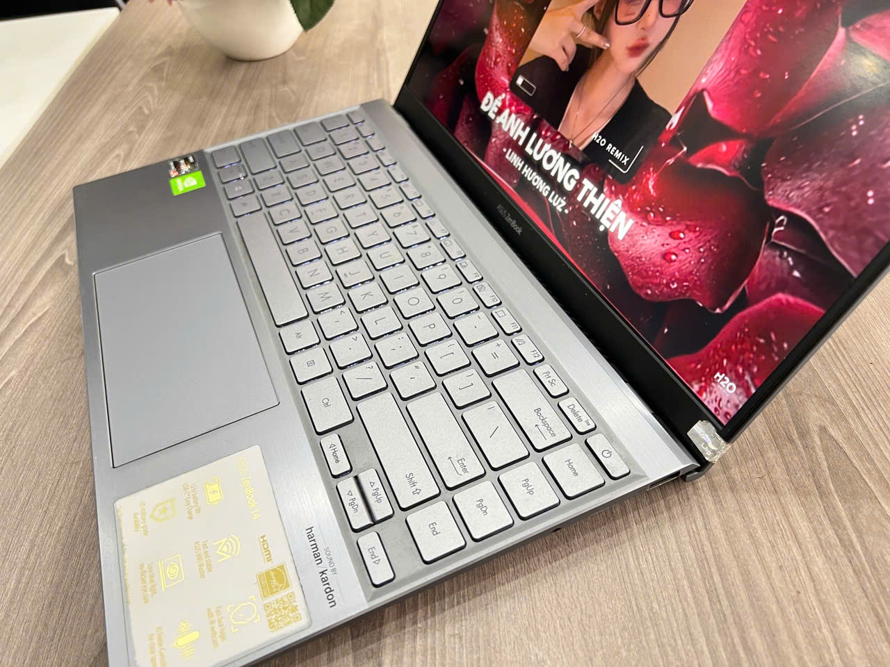 Asus zenbook ux425 thiết kế siêu mỏng vỏ nhôm mát lạnh - Hình ảnh 4