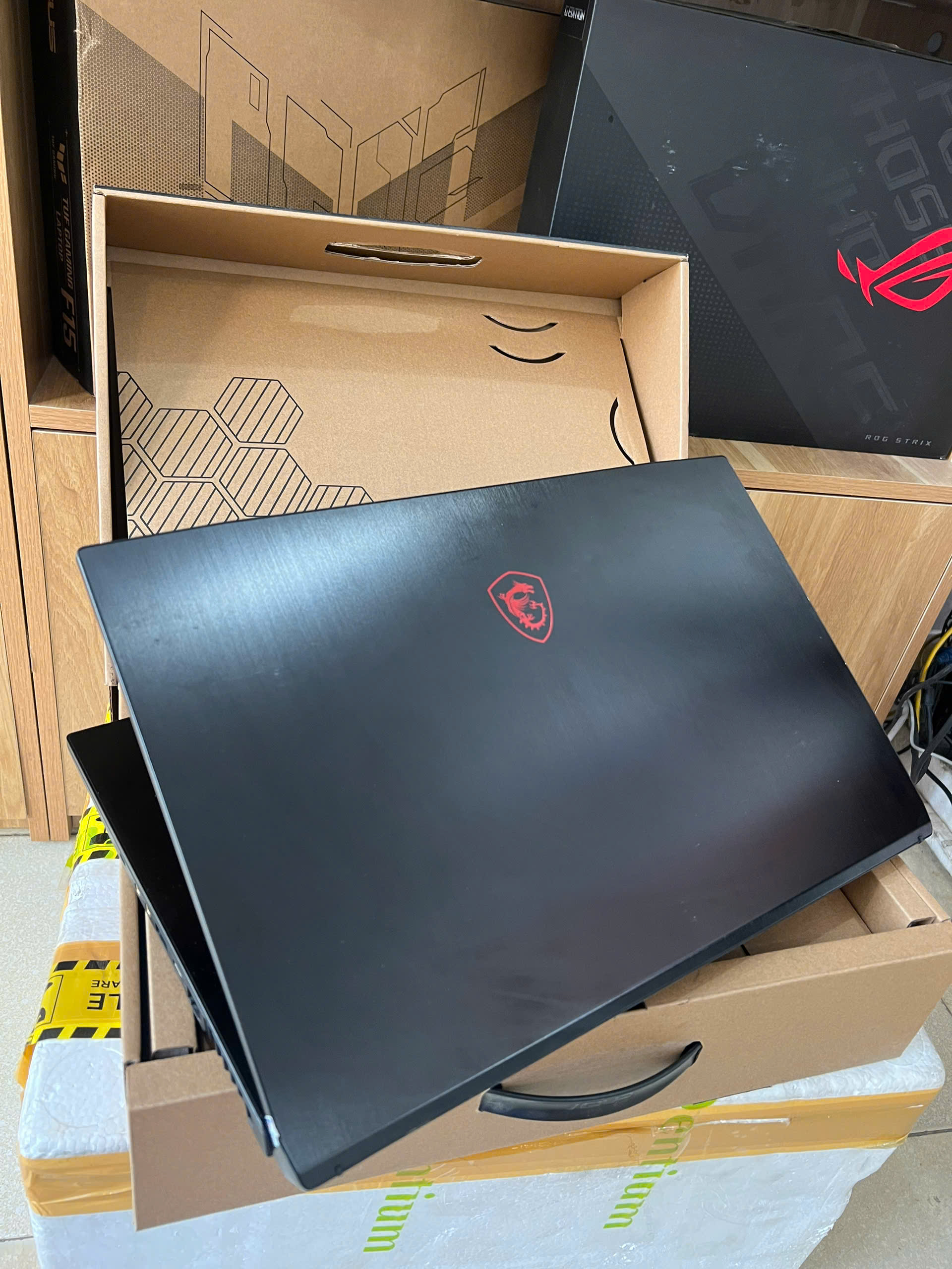 laptop MSI GF75 Thin máy gaming màn 17in, 2 quạt tản nhiệt mát - Hình ảnh 2