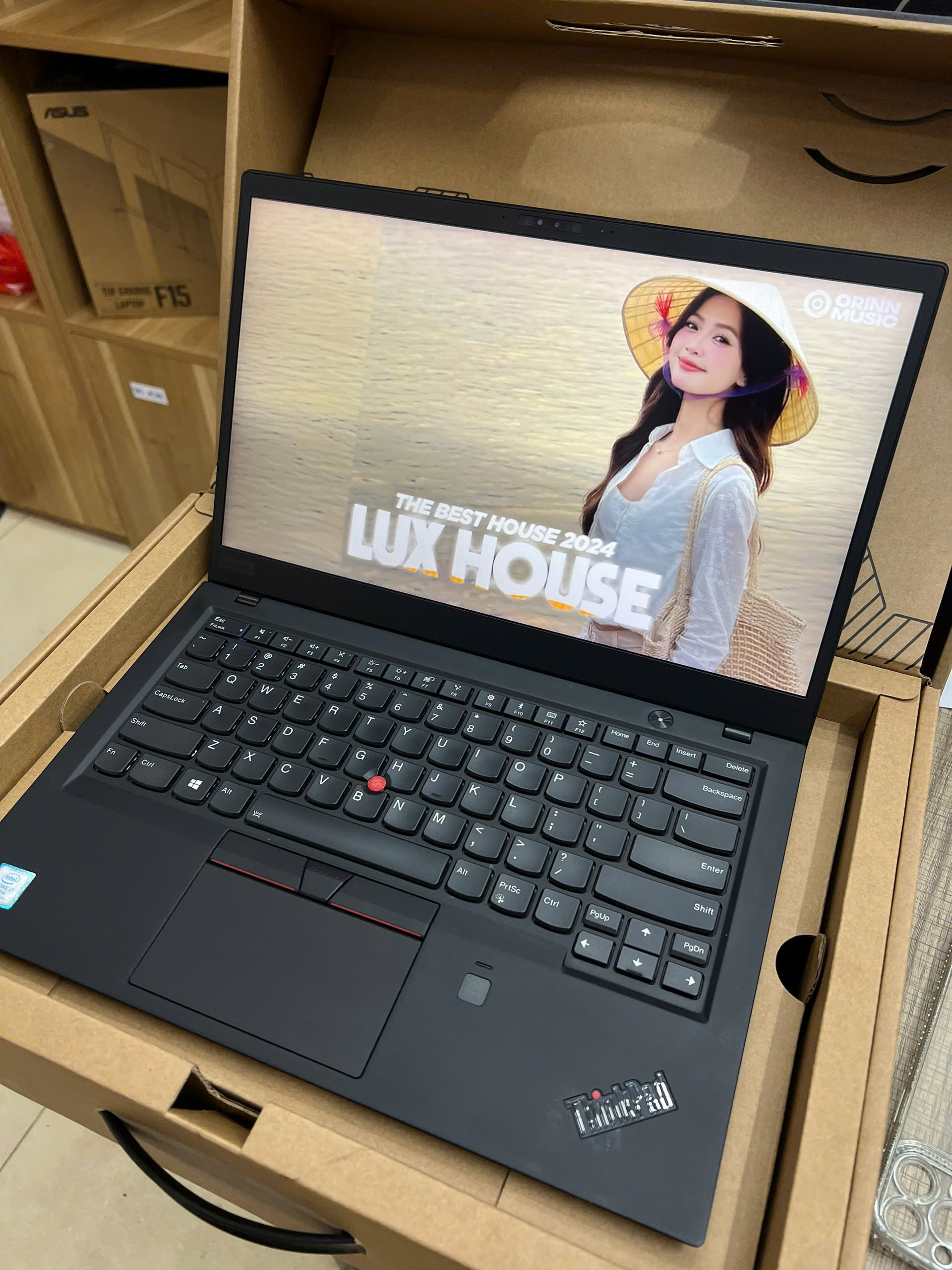 laptop Thinkpad X1 Carbon Gen 7 siêu bền bỉ, phím gõ mượt tay - Hình ảnh 3