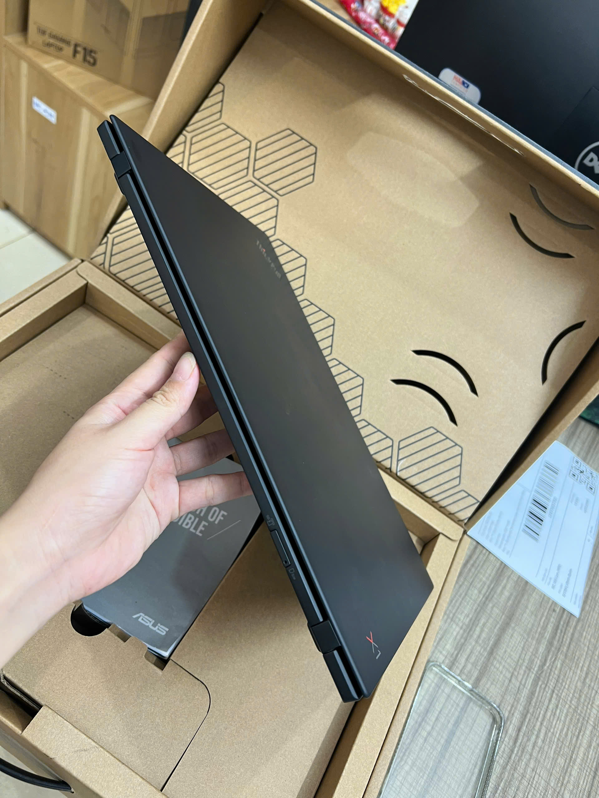 laptop Thinkpad X1 Carbon Gen 7 siêu bền bỉ, phím gõ mượt tay - Hình ảnh 4