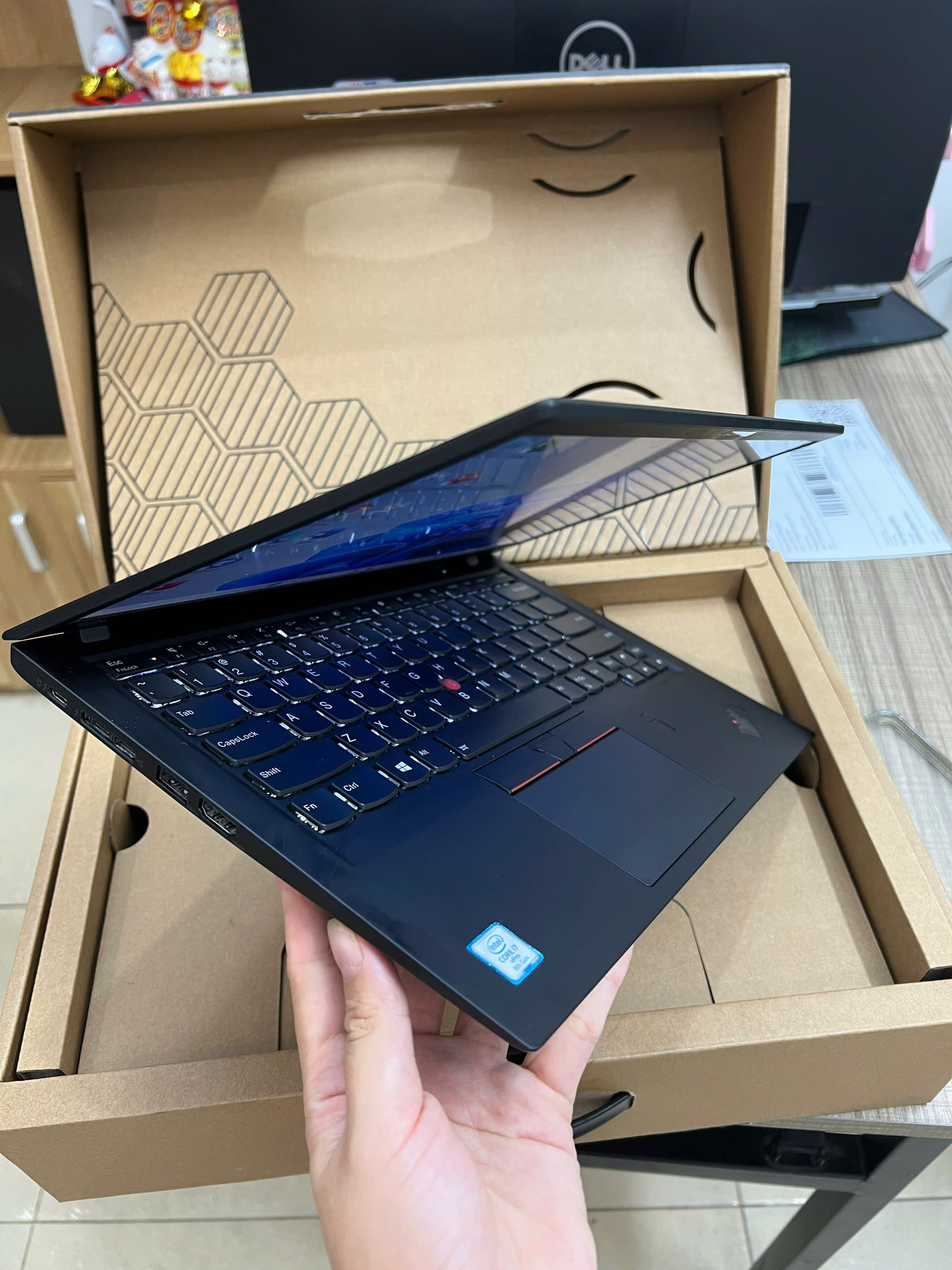 laptop Thinkpad X1 Carbon Gen 7 siêu bền bỉ, phím gõ mượt tay - Hình ảnh 8