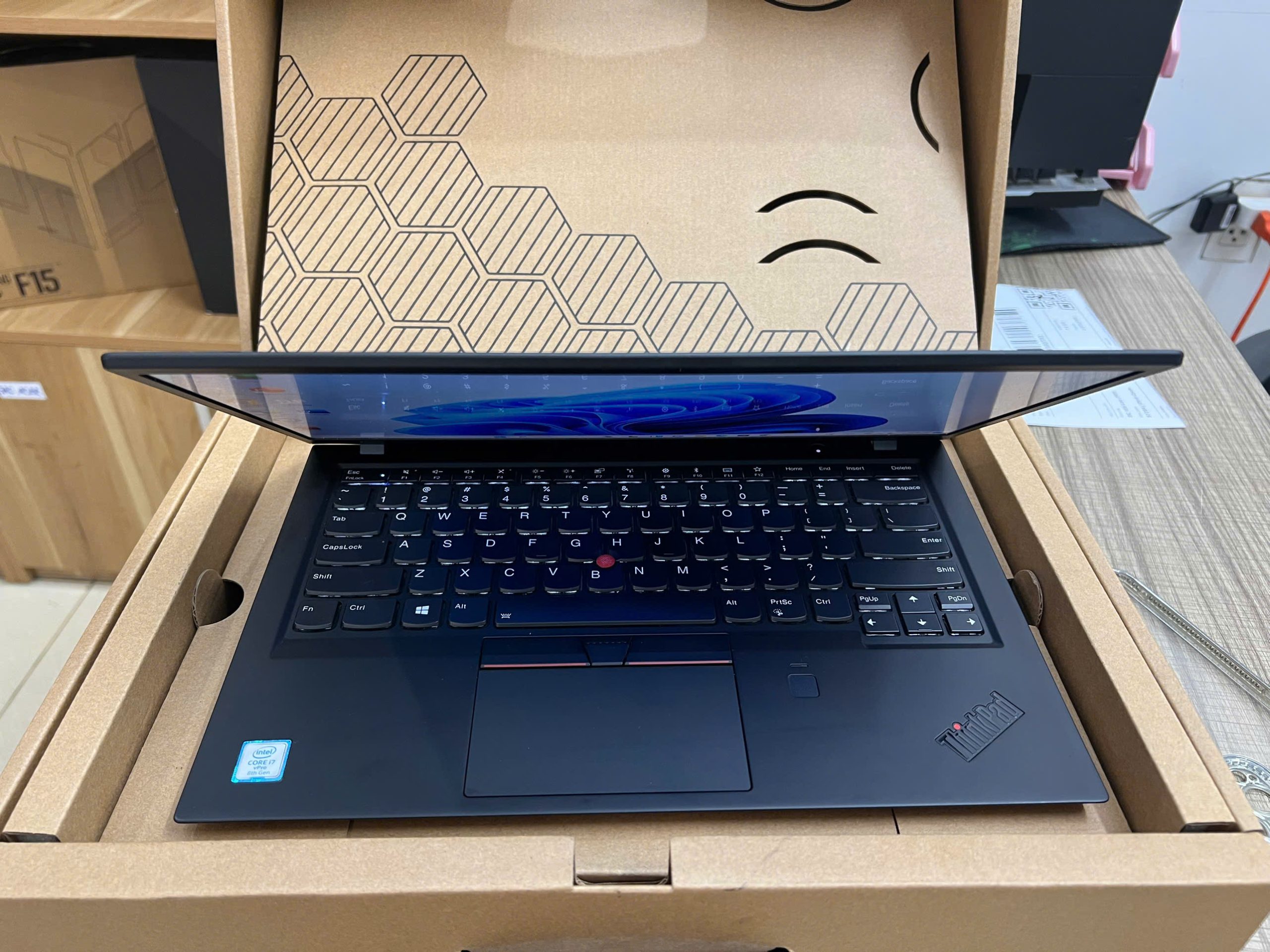 laptop Thinkpad X1 Carbon Gen 7 siêu bền bỉ, phím gõ mượt tay - Hình ảnh 13