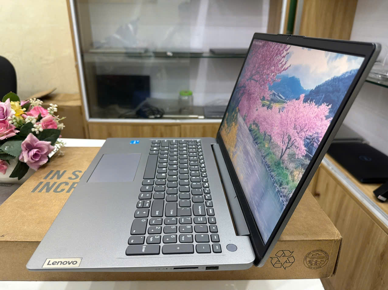 Lenovo 82RK bền bỉ - Hình ảnh 9