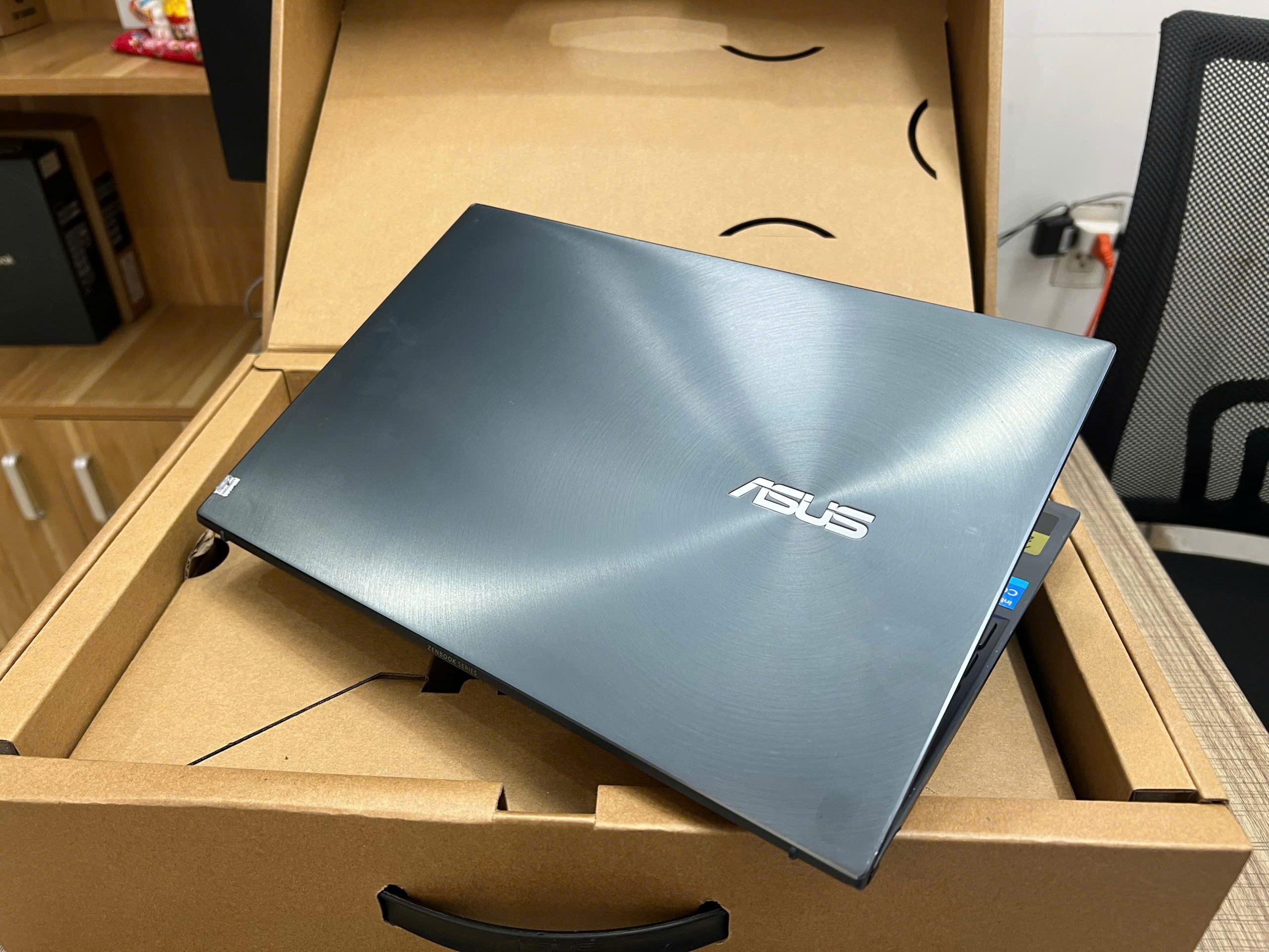 Asus Zenbook UX325EA mỏng nhẹ siêu đẹp vỏ nhôm hàng hãng - Hình ảnh 12