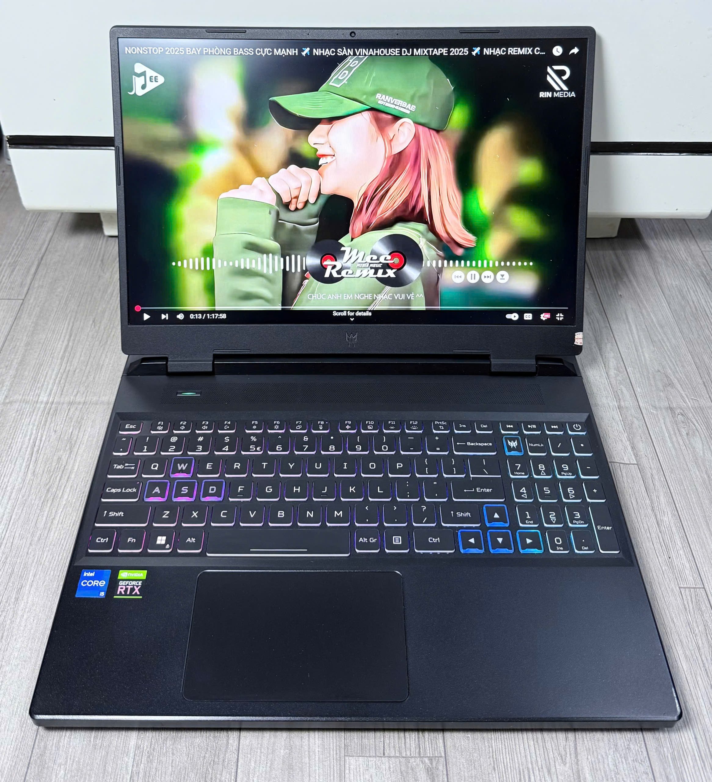 laptop predator