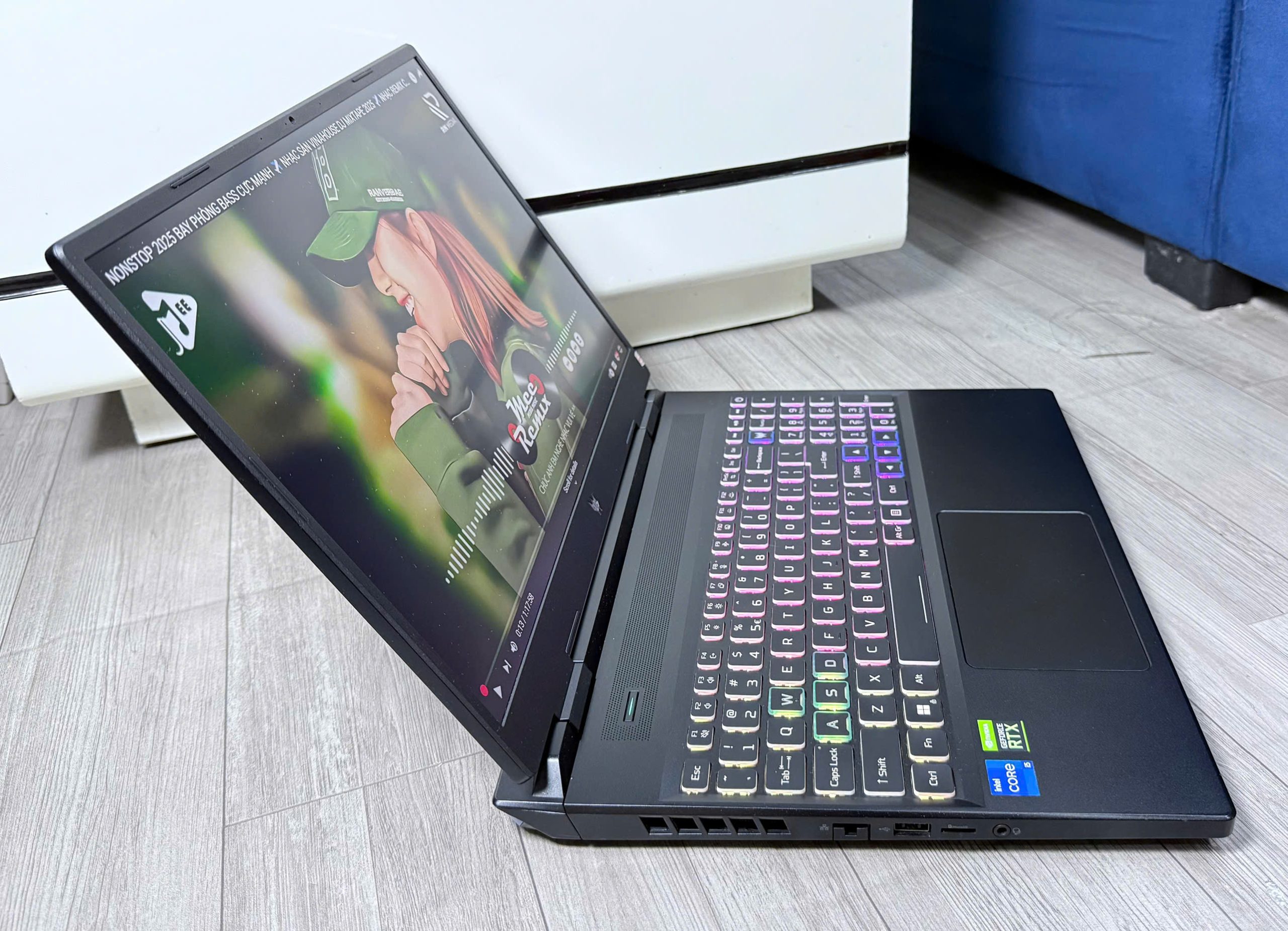 laptop Predator Helios Neo 16 PHN16-71 - Hình ảnh 2