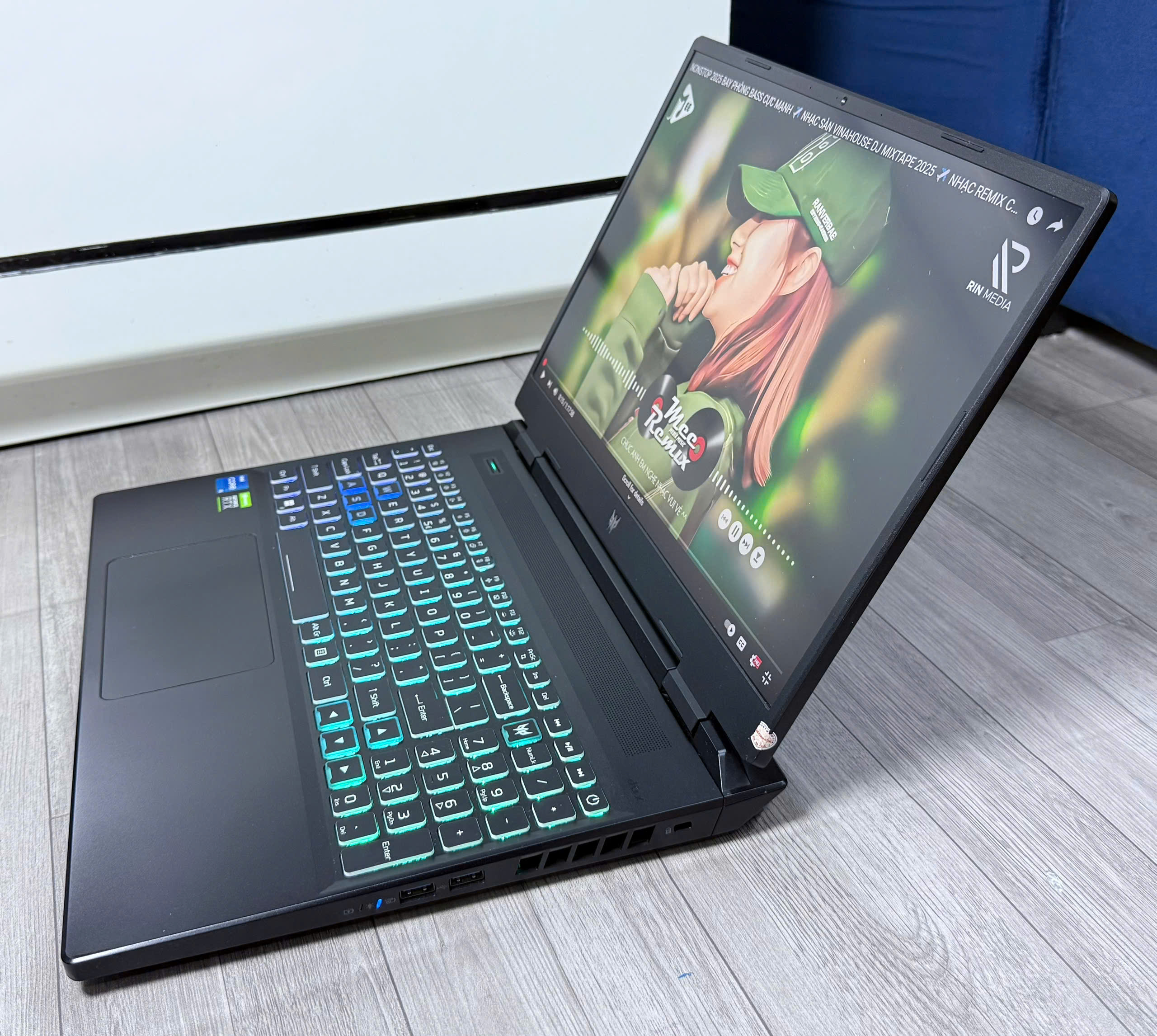 laptop Predator Helios Neo 16 PHN16-71 - Hình ảnh 3
