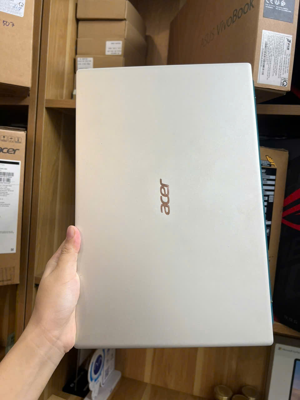 Acer Swift SF314-510G thiết kế đẹp, mỏng nhẹ - dùng mượt ngon - Hình ảnh 4
