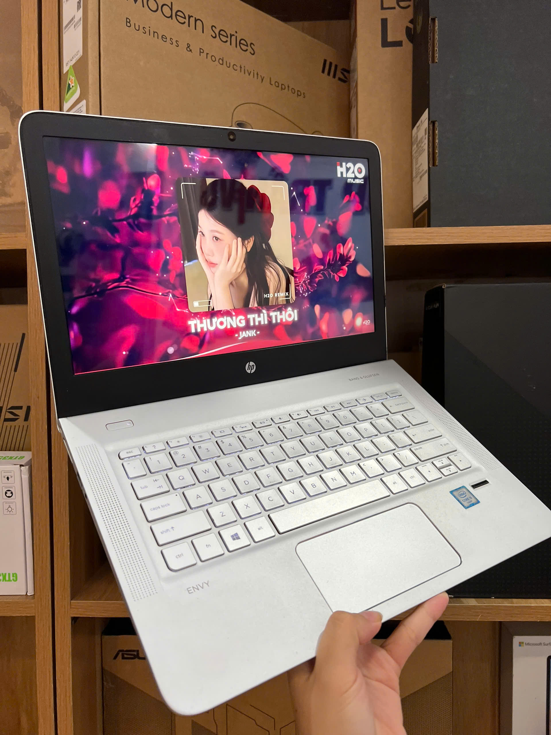 HP Envy 13 Notebook màn hình 3K2 sắc nét, mỏng nhẹ nhỏ xinh - Hình ảnh 9