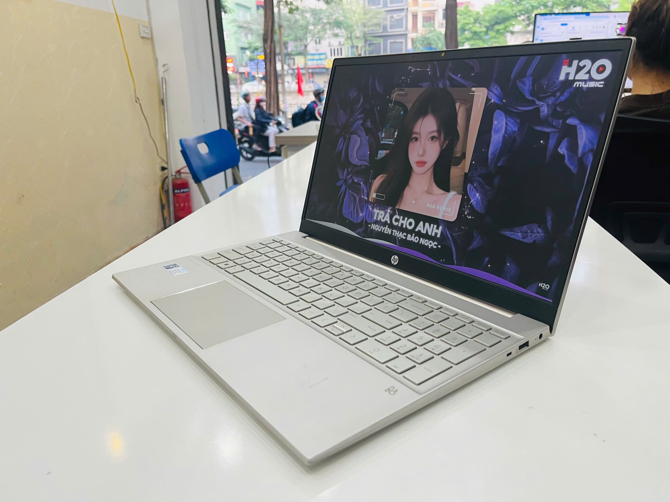 laptop HP Pavilion Laptop 15-eg2xxx - Hình ảnh 2