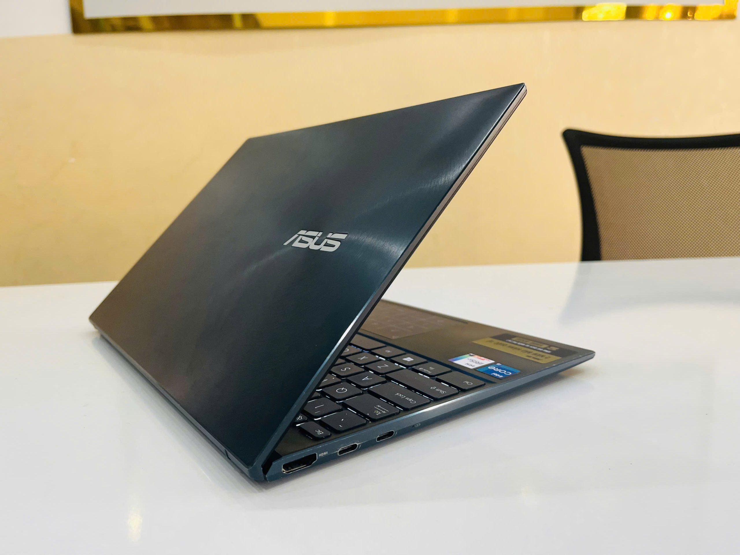 laptop Asus zenbook UX425EA vỏ nhôm nguyên khối - nhẹ chỉ 1kg thôi- chiếc laptop mỏng nhẹ nhất _Chip coi5-1135G7 - Hình ảnh 2
