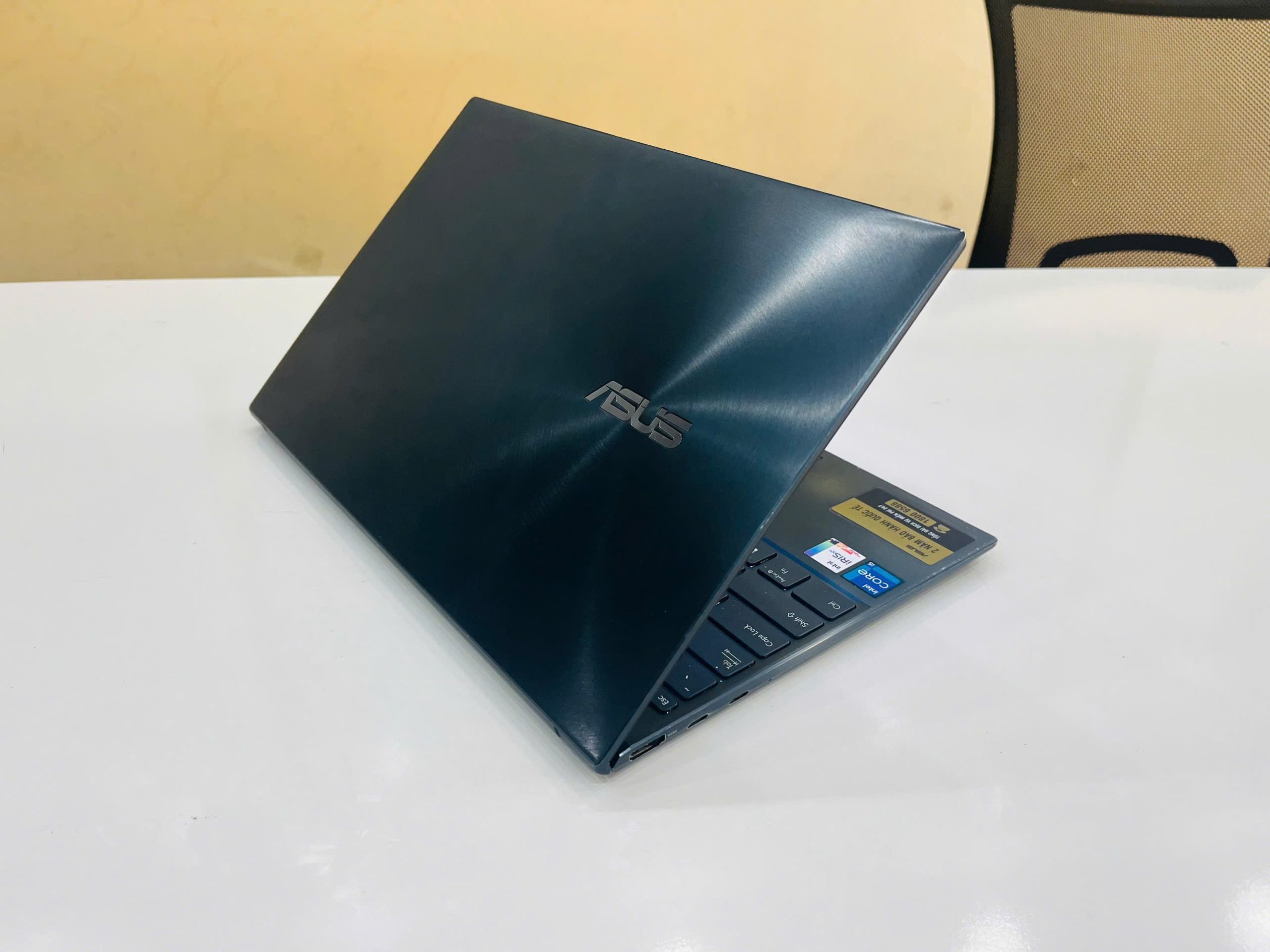 laptop Asus zenbook UX425EA vỏ nhôm nguyên khối - nhẹ chỉ 1kg thôi- chiếc laptop mỏng nhẹ nhất _Chip coi5-1135G7 - Hình ảnh 3