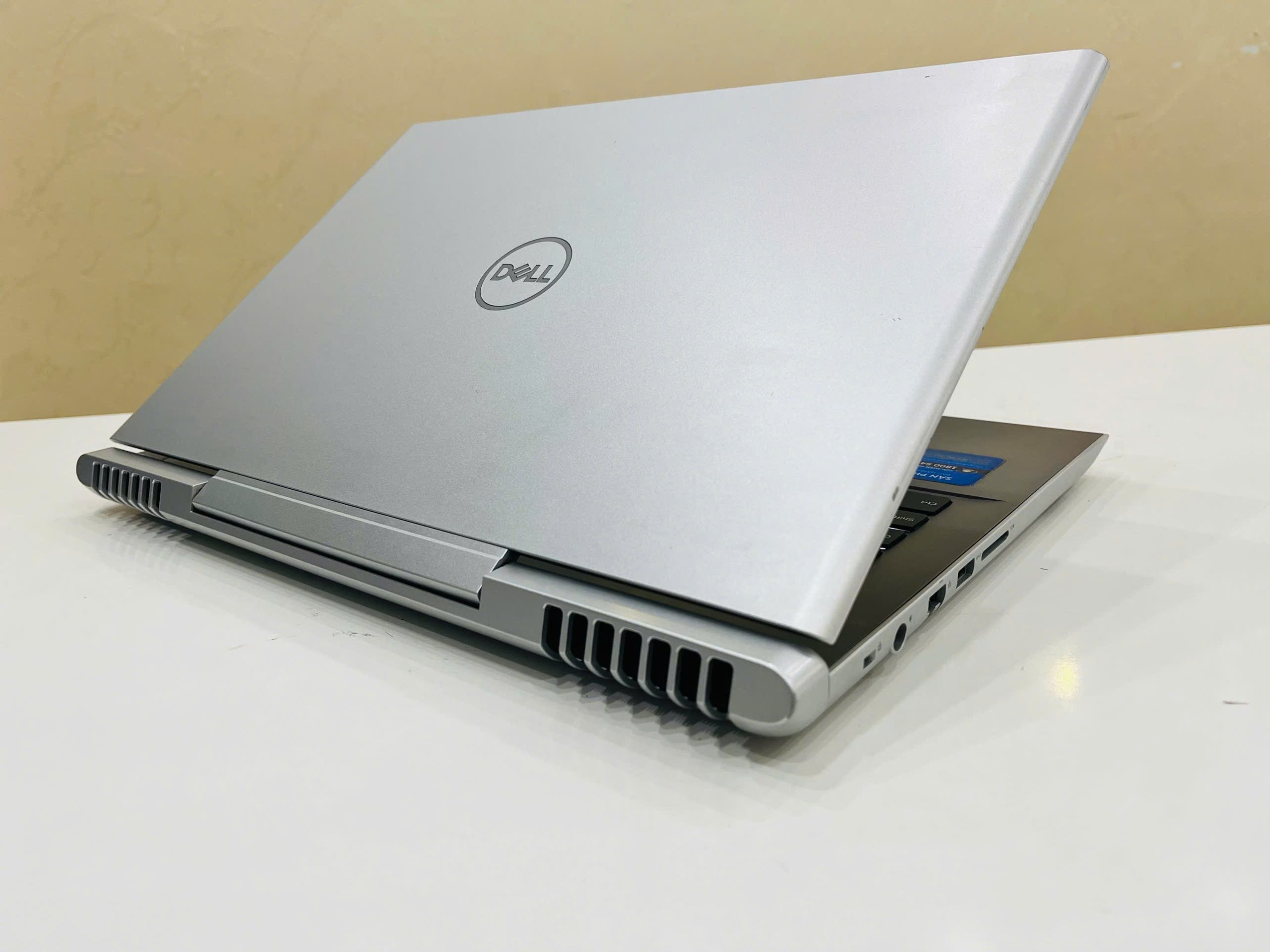 Dell Inc Vostro 7580 - Hình ảnh 6