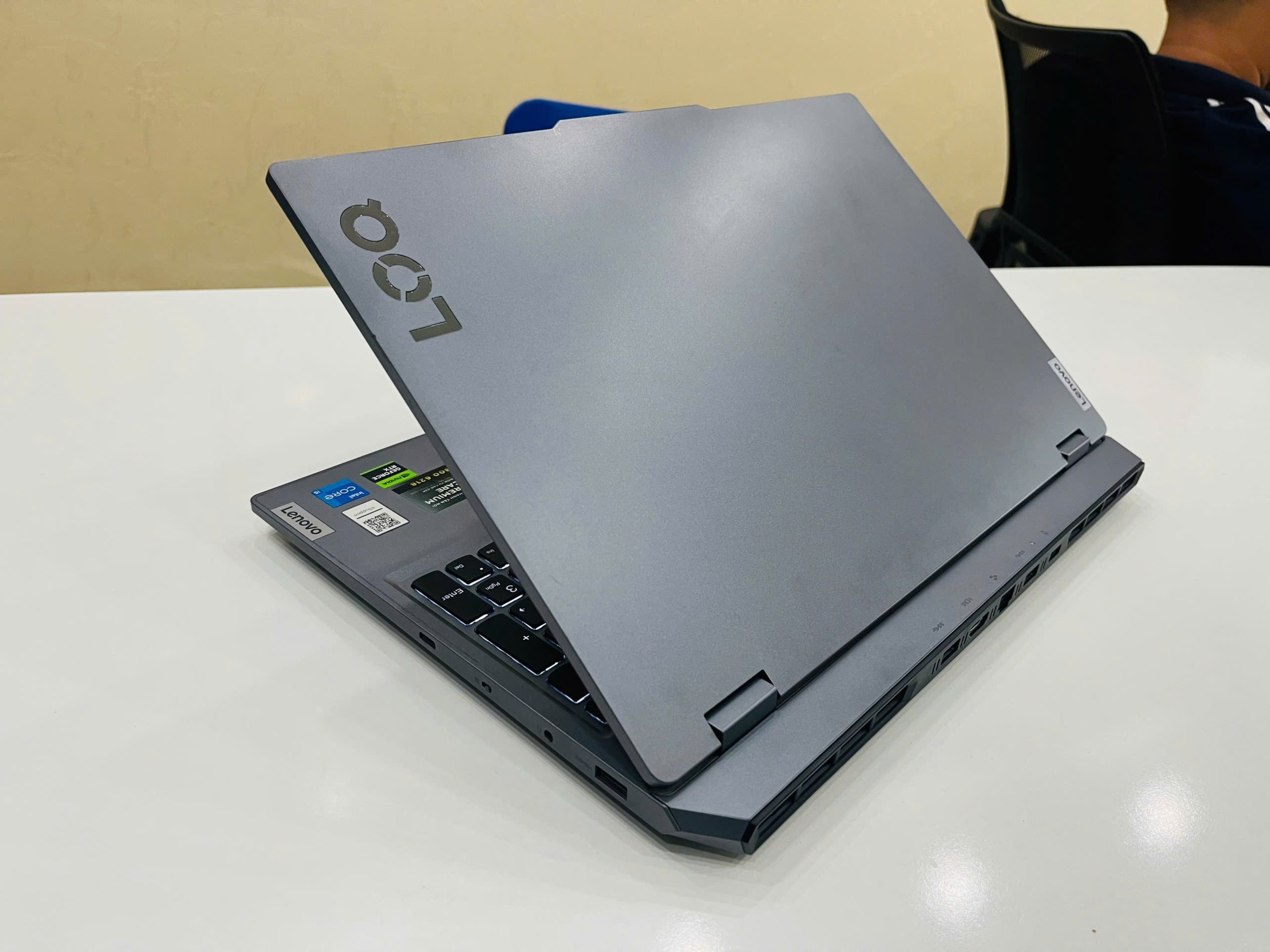 laptop Lenovo LOQ 15IAX9 - Hình ảnh 8