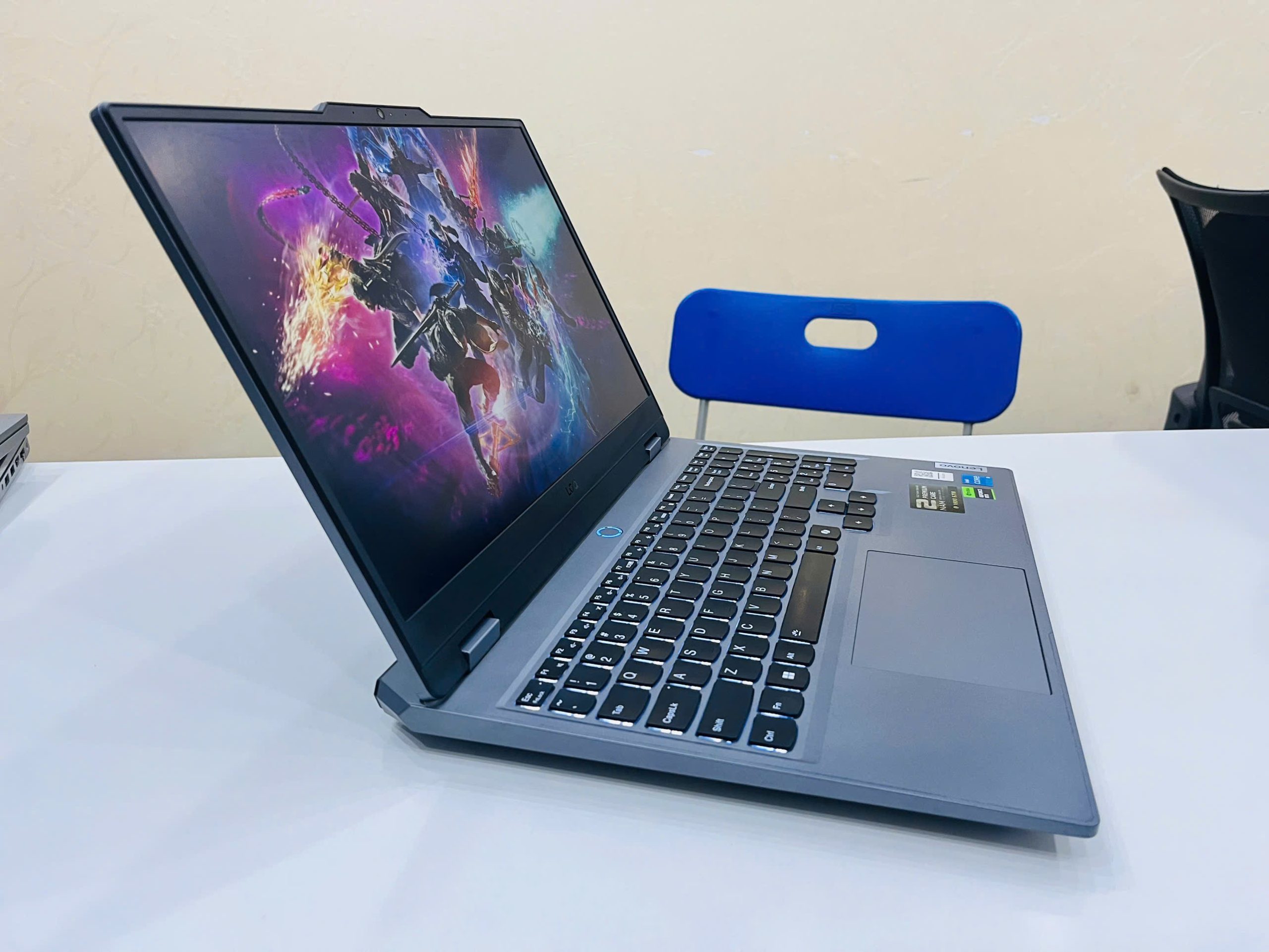 laptop Lenovo LOQ 15IAX9 - Hình ảnh 9