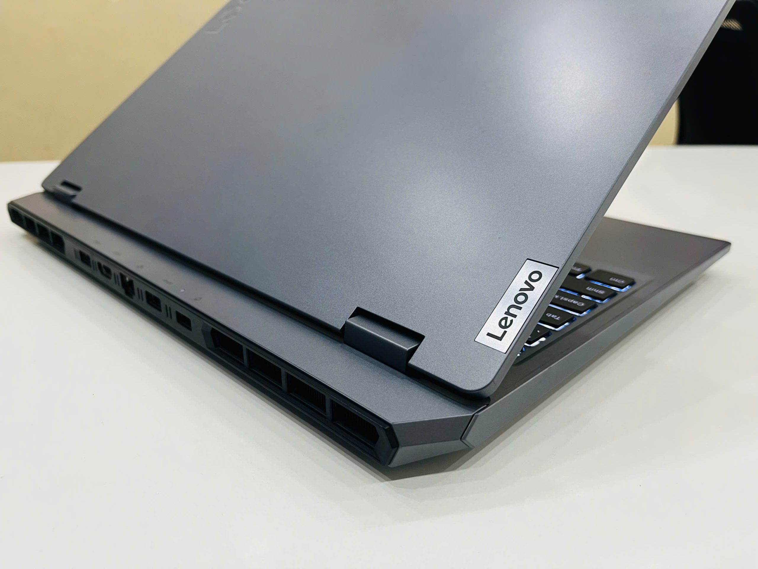 laptop Lenovo LOQ 15IAX9 - Hình ảnh 11