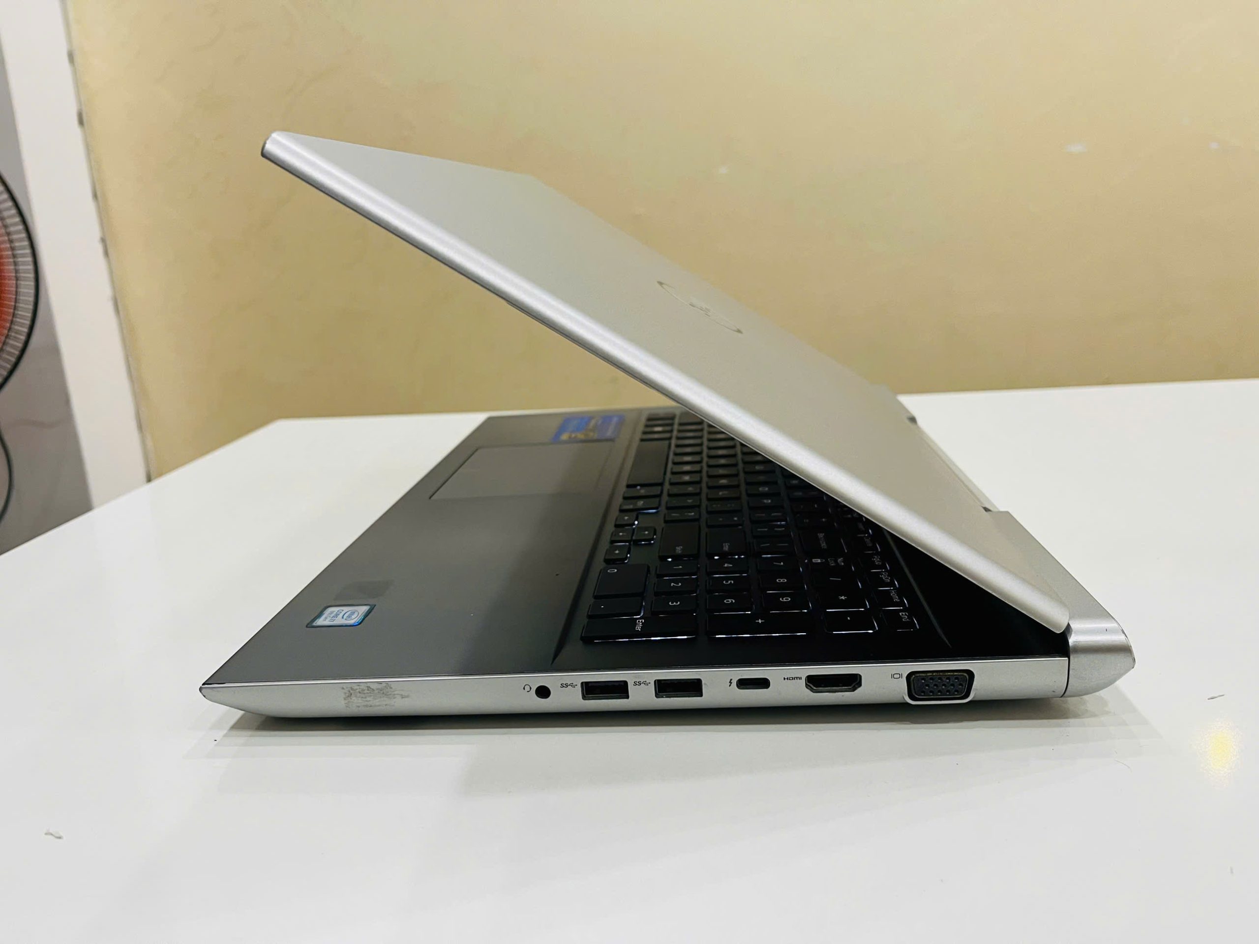 Dell Inc Vostro 7580 - Hình ảnh 9