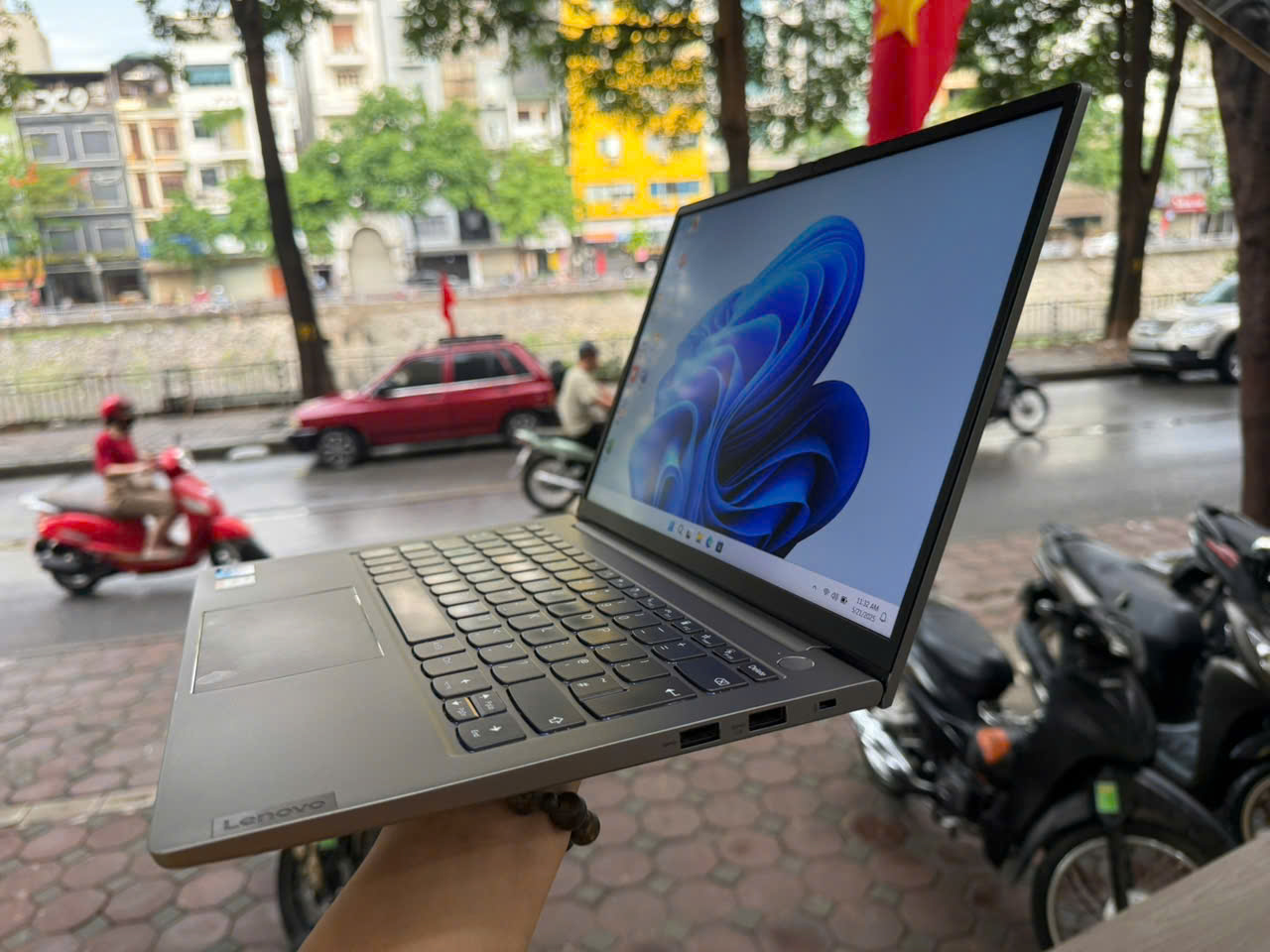 LENOVO Thinkboock 13s G 2ITL máy vỏ nhôm bền bỉ. - Hình ảnh 7