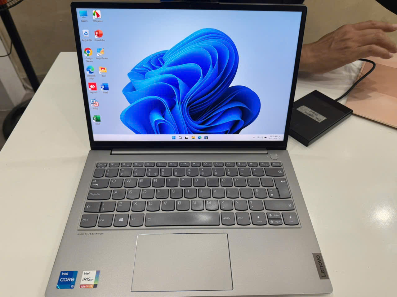 LENOVO Thinkboock 13s G 2ITL máy vỏ nhôm bền bỉ. - Hình ảnh 8