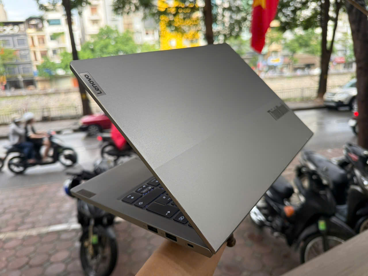 LENOVO Thinkboock 13s G 2ITL máy vỏ nhôm bền bỉ. - Hình ảnh 10