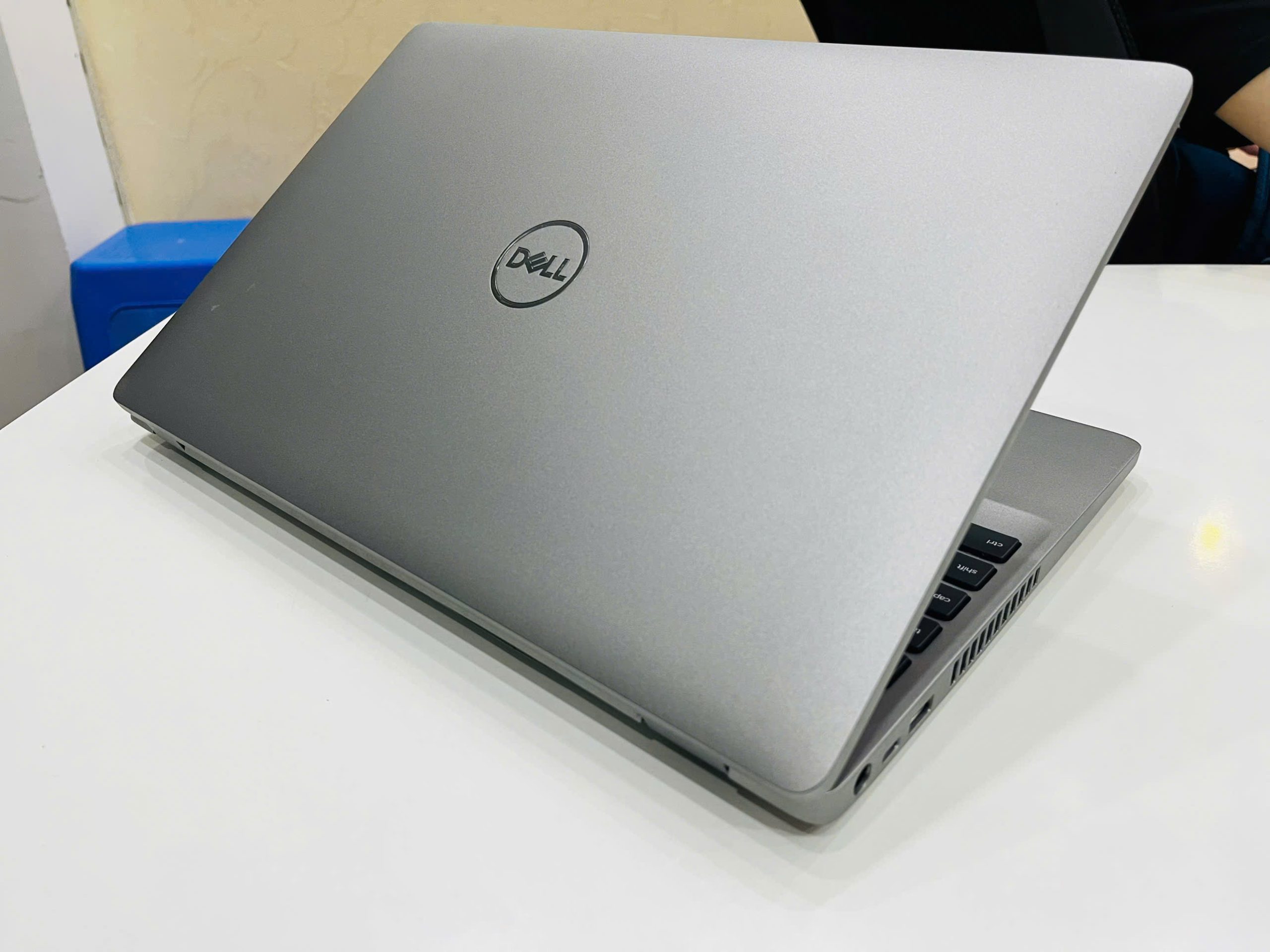 Dell Inc Latitude 5511 - Hình ảnh 9