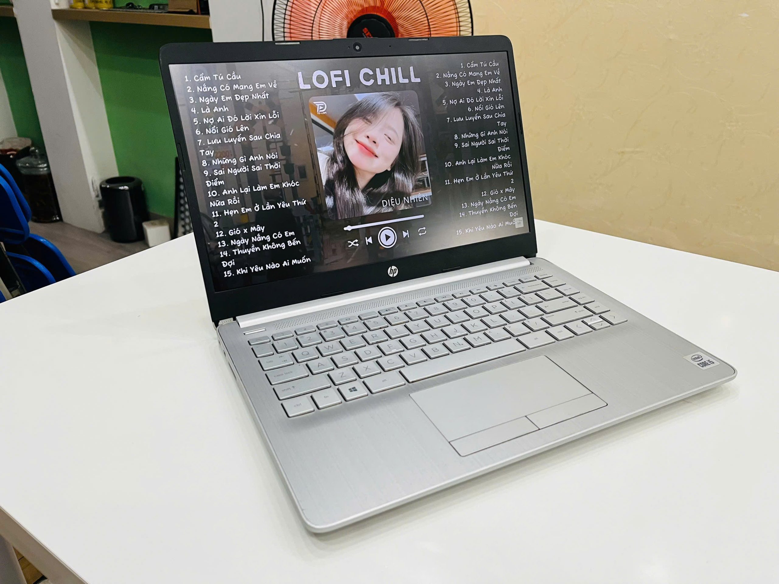 Hp Laptop 14s-cr2xxx màu trắng bạc. - Hình ảnh 3