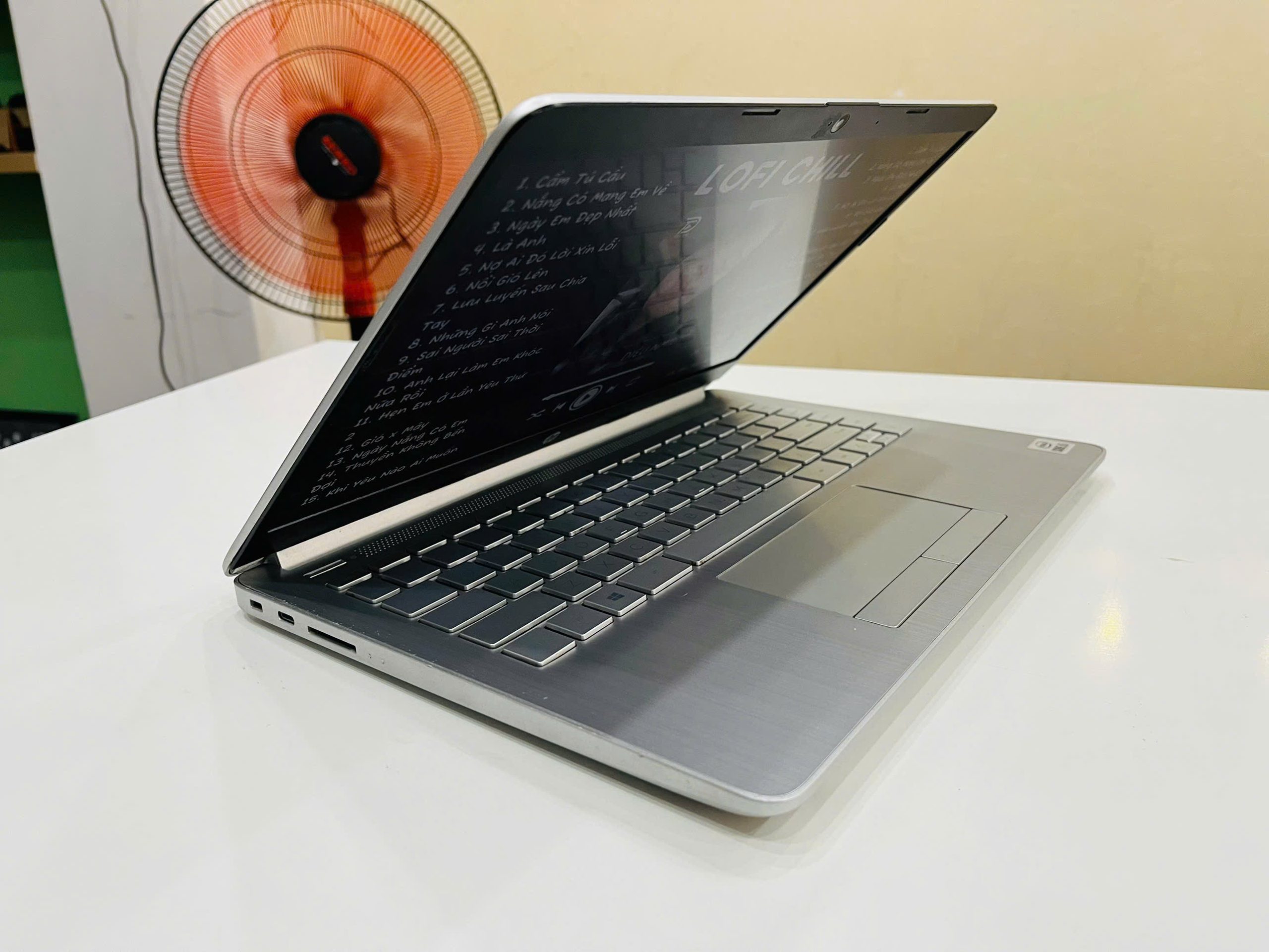 Hp Laptop 14s-cr2xxx màu trắng bạc. - Hình ảnh 8