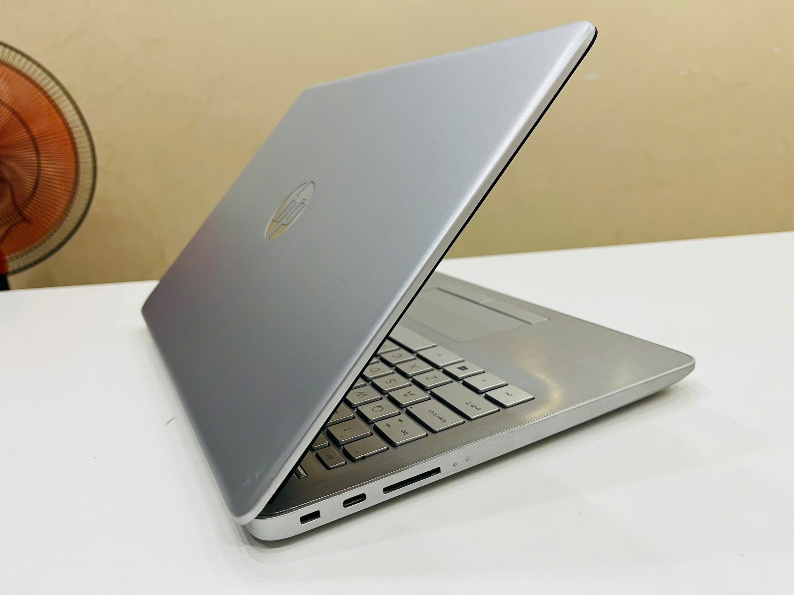 Hp Laptop 14s-cr2xxx màu trắng bạc. - Hình ảnh 9