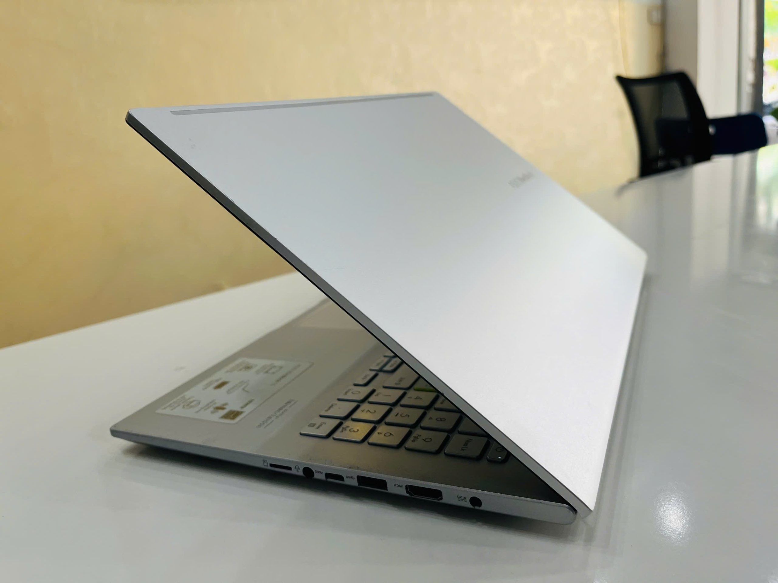 Asus vivobook X513EA vỏ nhôm khối - Hình ảnh 4