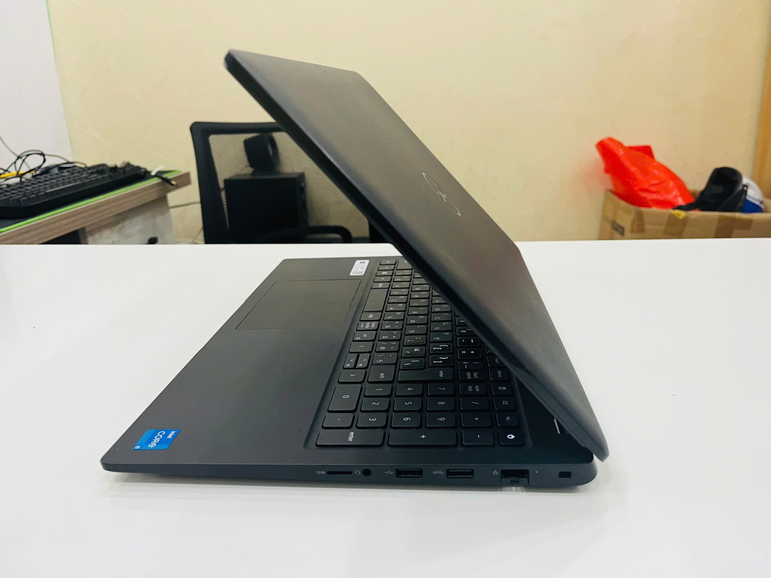 Dell Inc Latitude 3520 bền bỉ - Hình ảnh 3