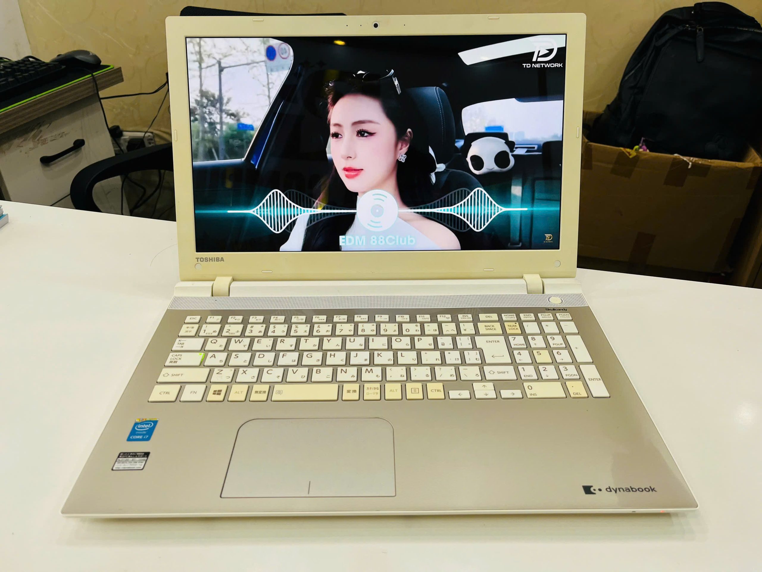 Toshiba dynabook AB55/RG - Hình ảnh 2