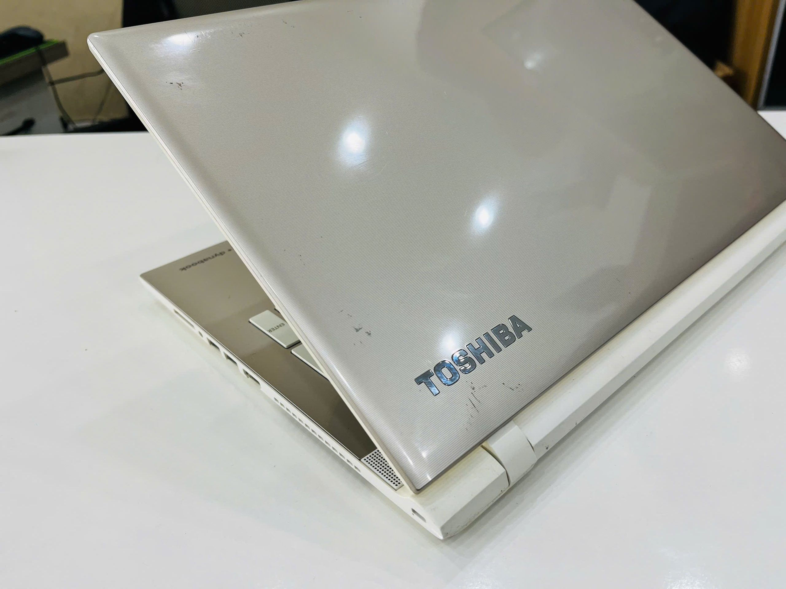 Toshiba dynabook AB55/RG - Hình ảnh 3