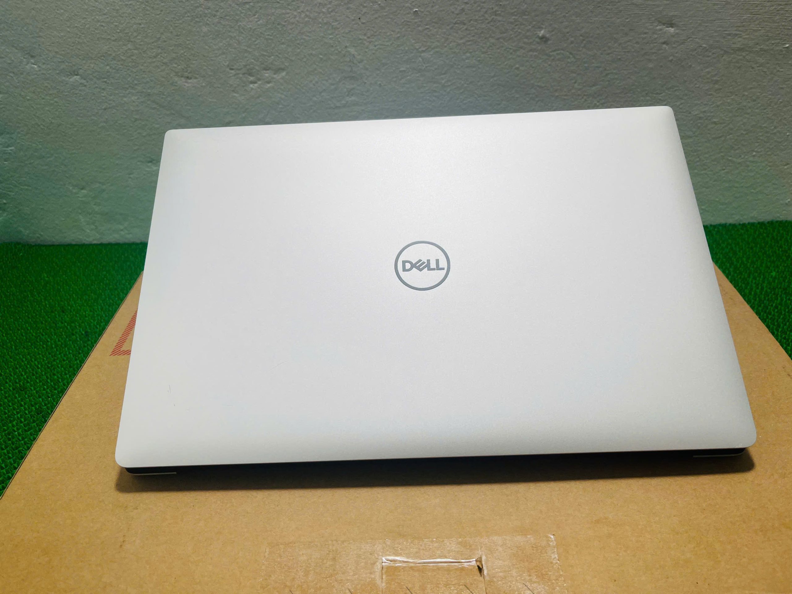 DELL XPS 15 9570 vỏ nhôm cao cấp,mỏng nhẹ - Hình ảnh 2