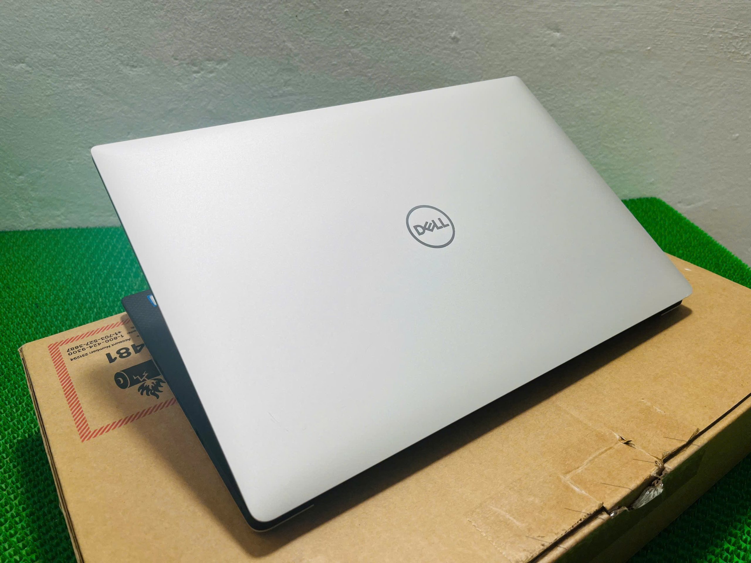 DELL XPS 15 9570 vỏ nhôm cao cấp,mỏng nhẹ - Hình ảnh 3