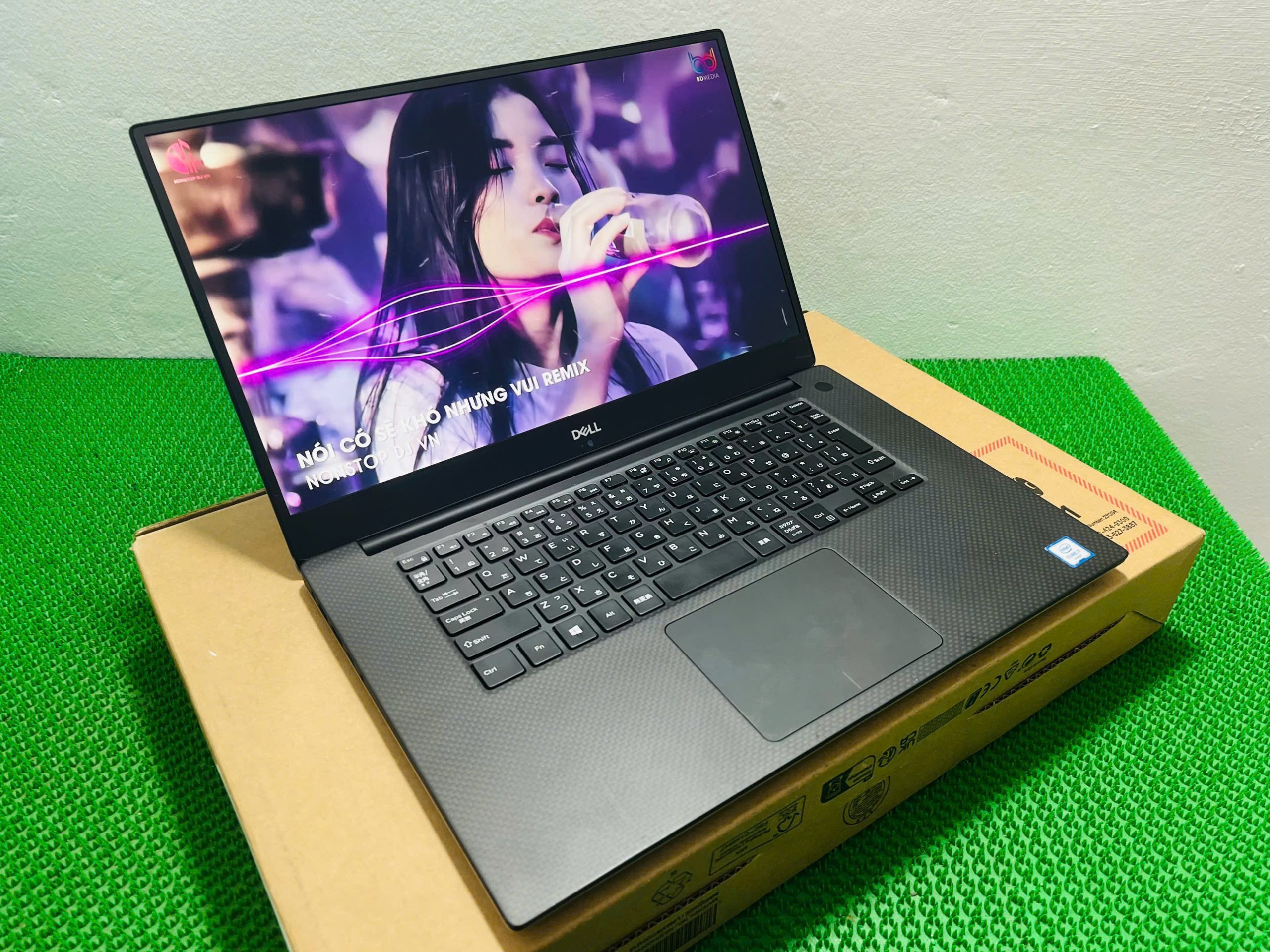 DELL XPS 15 9570 vỏ nhôm cao cấp,mỏng nhẹ - Hình ảnh 5