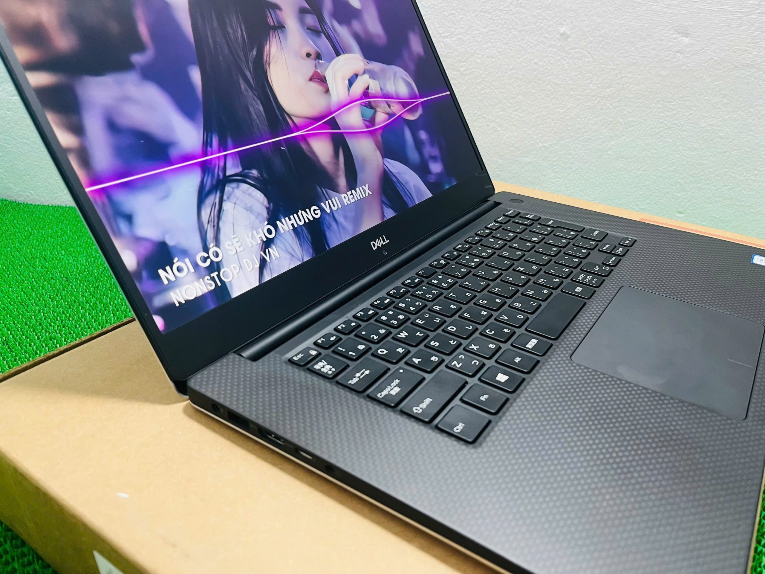 DELL XPS 15 9570 vỏ nhôm cao cấp,mỏng nhẹ - Hình ảnh 10