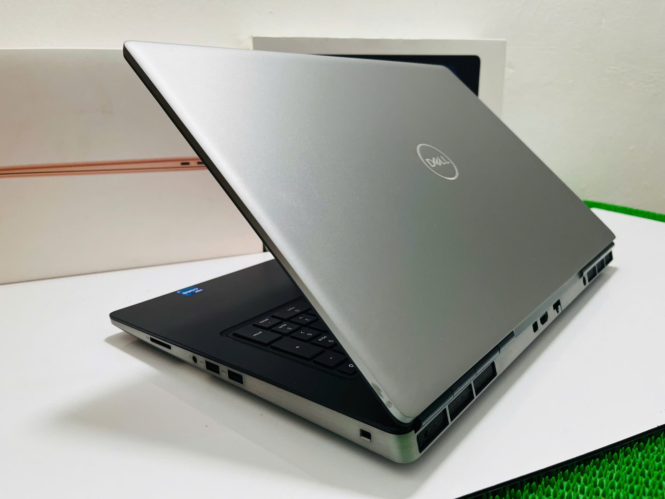 Dell Precision 7760 - Hình ảnh 9