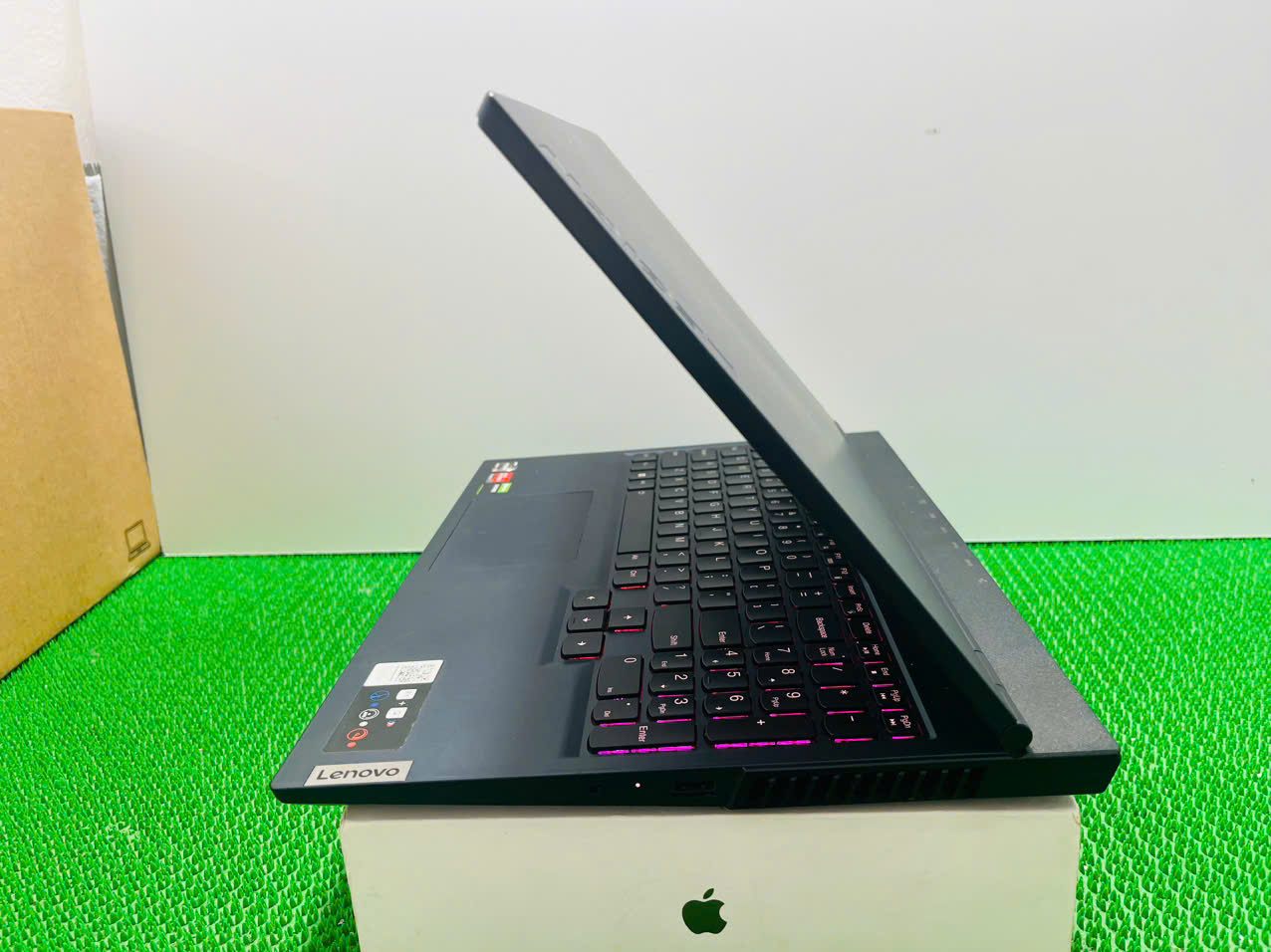 Lenovo LEGiON 5 15ACH6 Gaming - Hình ảnh 3