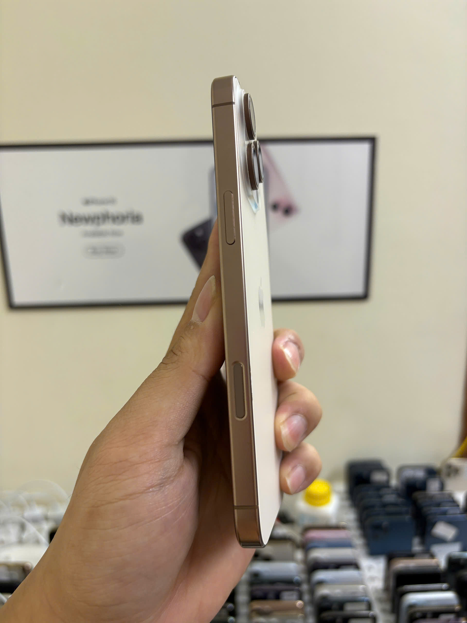 16 PRM 256GB - Hình ảnh 3