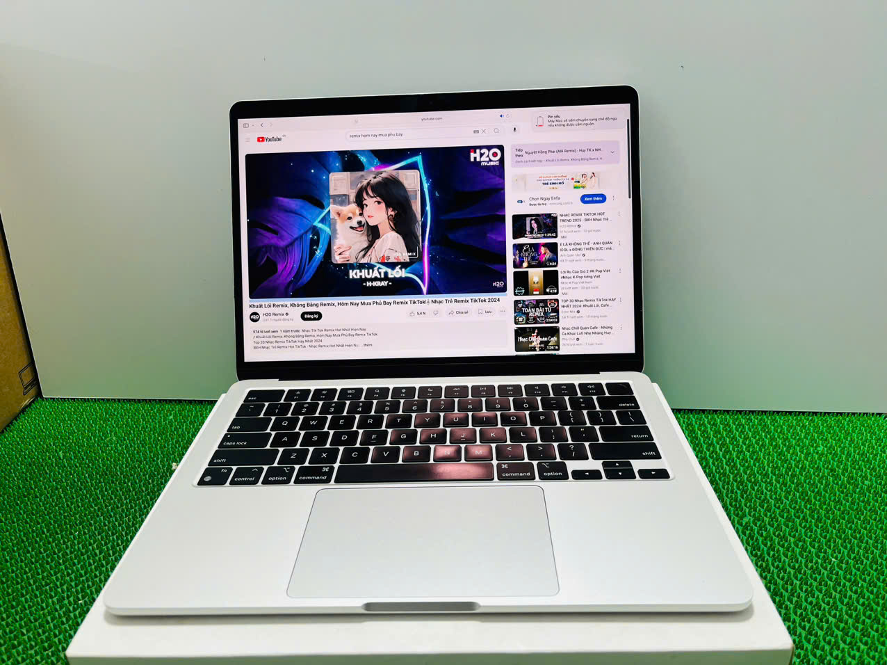 Macbook Air m2 2022 màu silver Đẹp keng k tỳ vết, sang trọng mỏng nhẹ, pin tốt - Hình ảnh 2