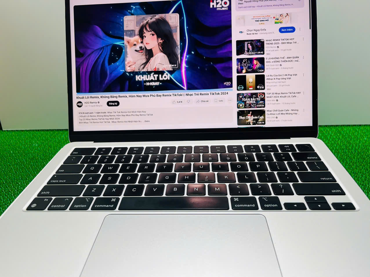 Macbook Air m2 2022 màu silver Đẹp keng k tỳ vết, sang trọng mỏng nhẹ, pin tốt - Hình ảnh 3